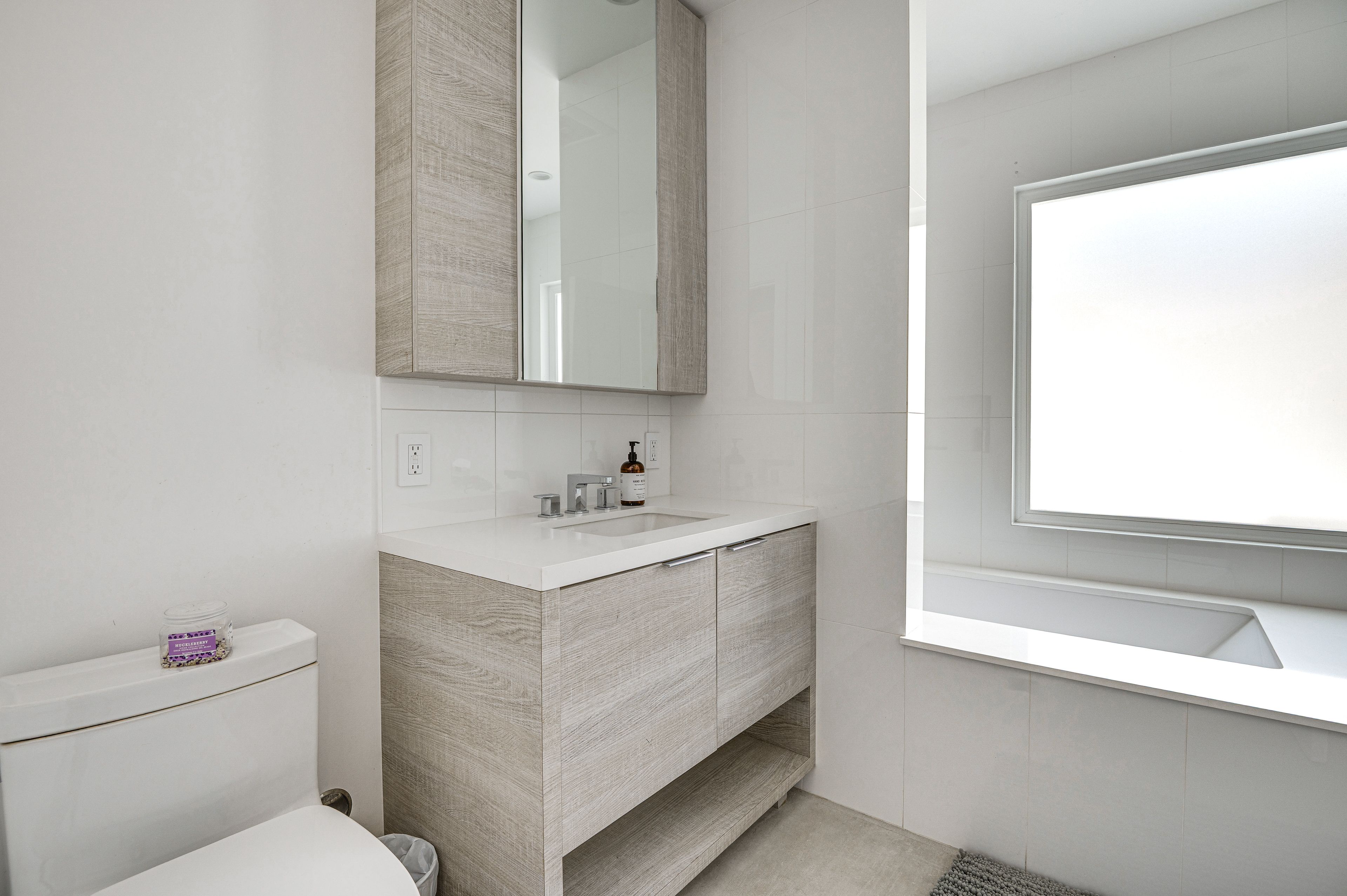 Full Bathroom | Complimentary Toiletries