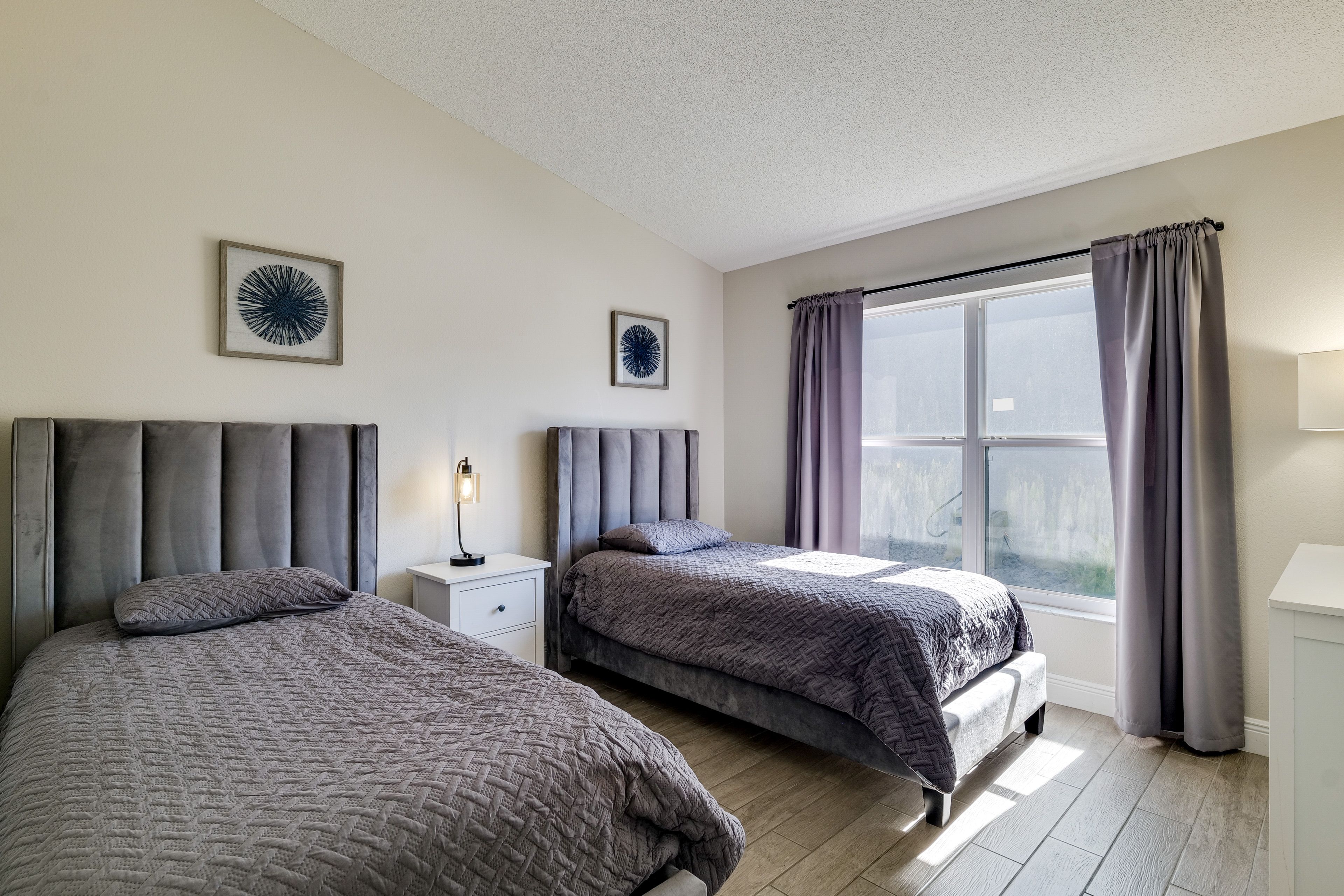 Bedroom 4 | 2 Twin Beds | Smart TV