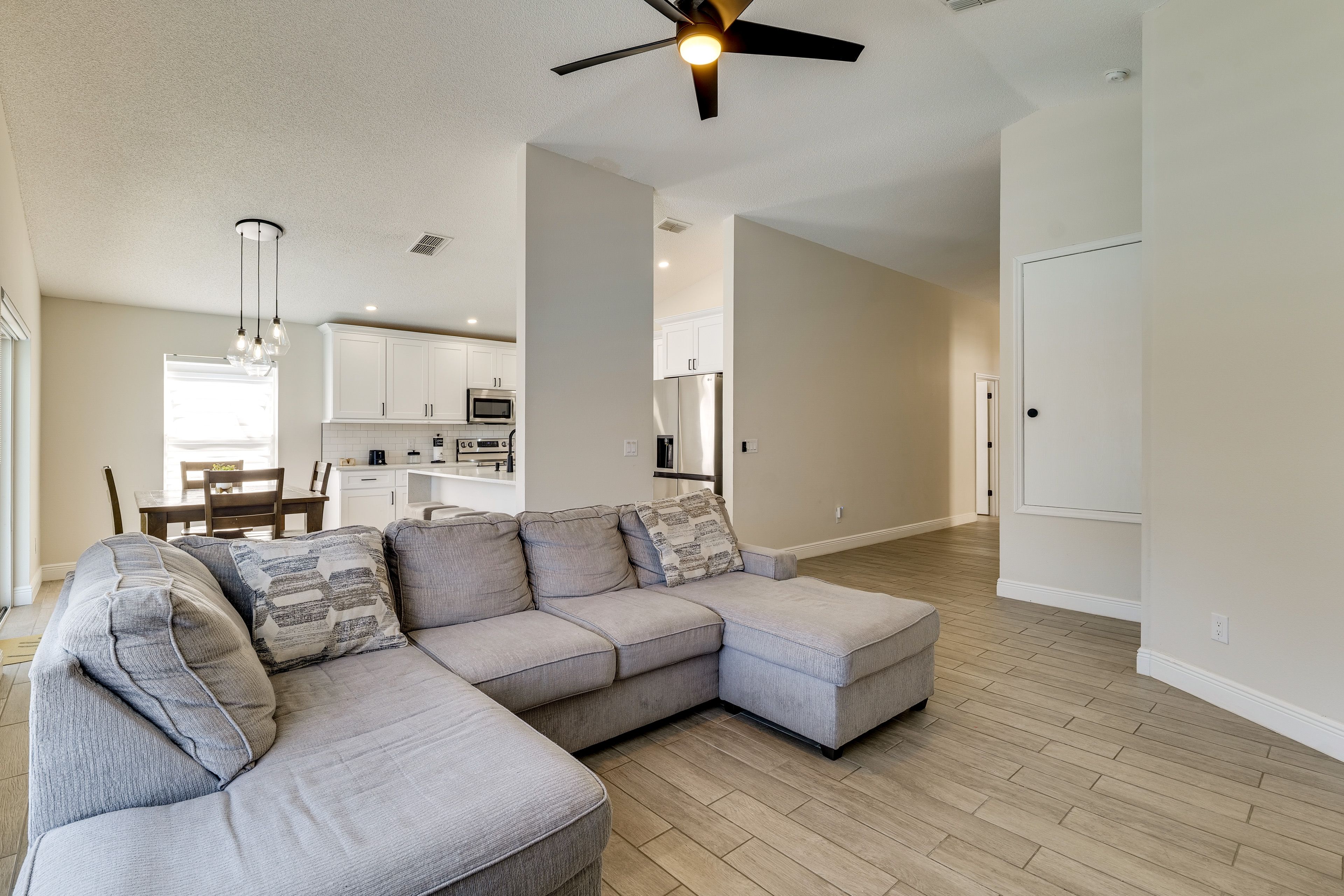 Living Room | Smart TV