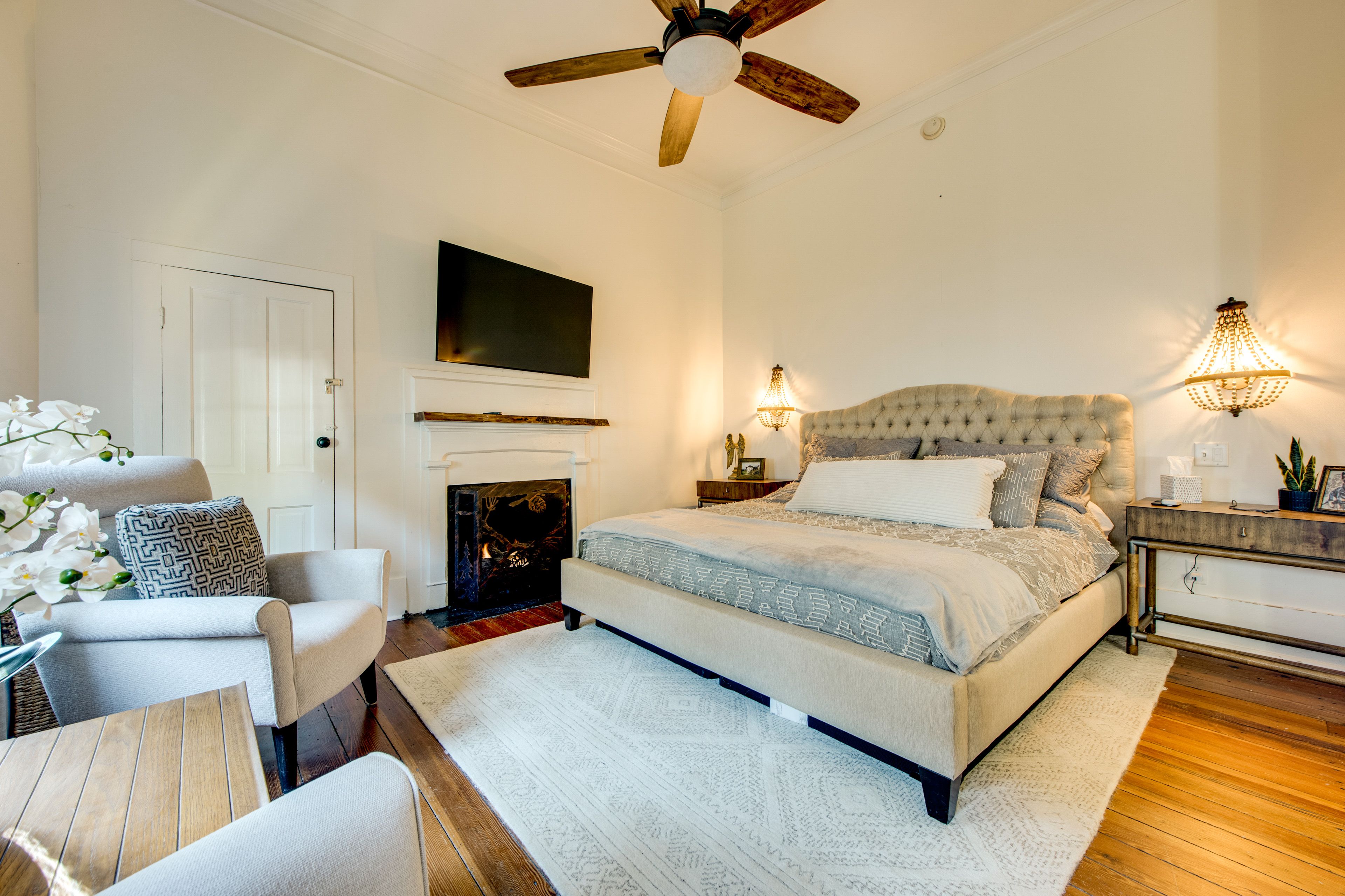 Bedroom 1 | King Bed