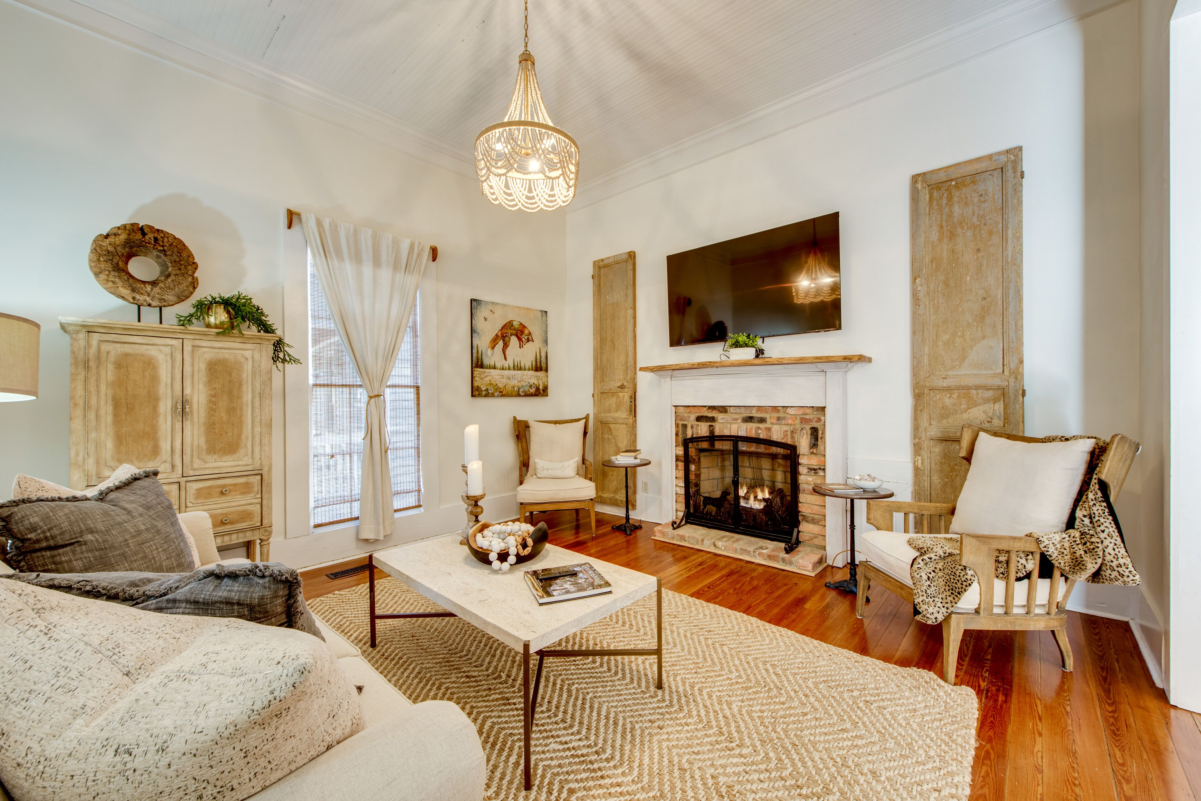 Living Room | Free WiFi | Central A/C & Heat