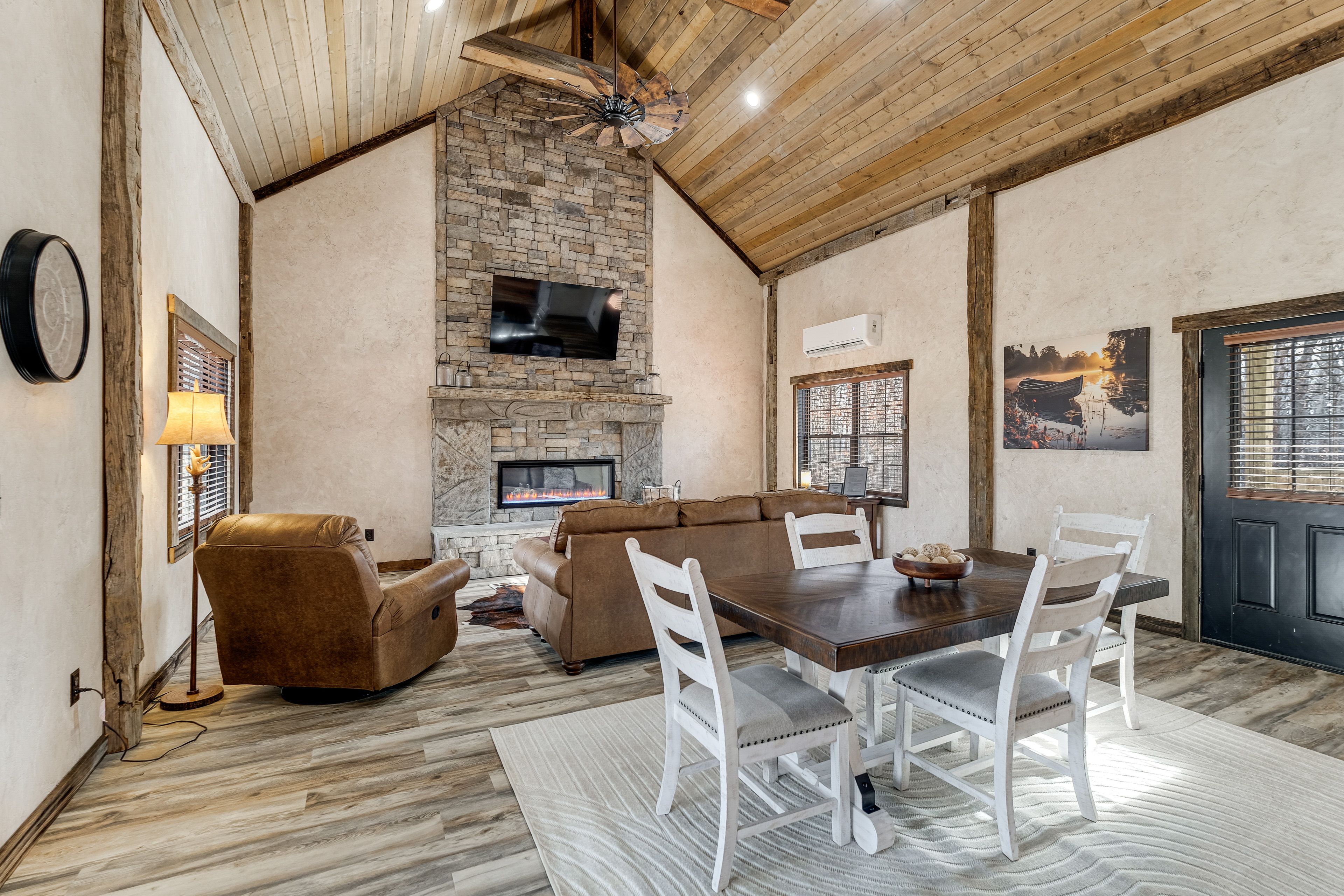 Property Interior | Central A/C & Heating | Free WiFi