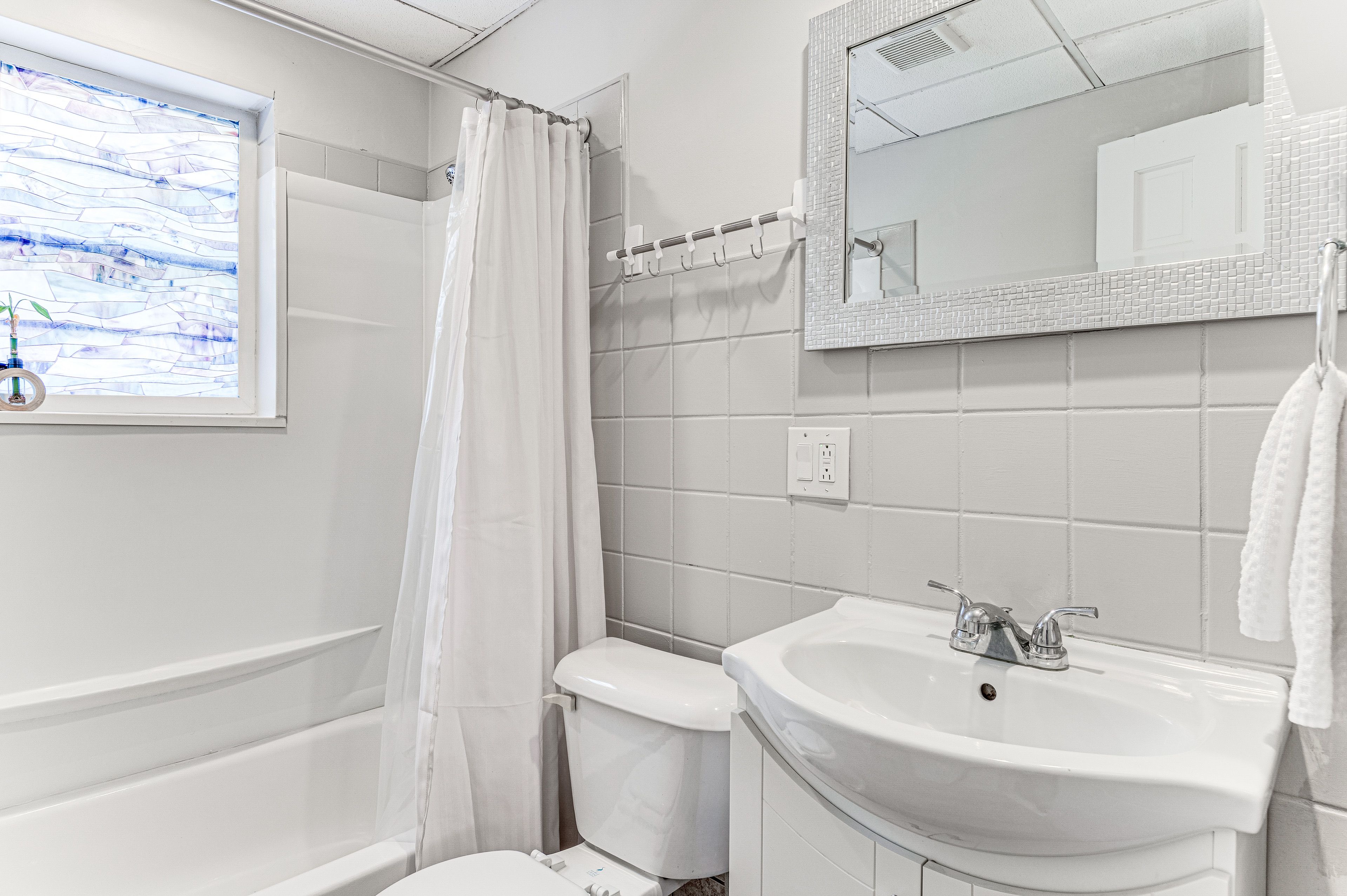 Bathroom | Towels Provided | Complimentary Toiletries | Hair Dryer