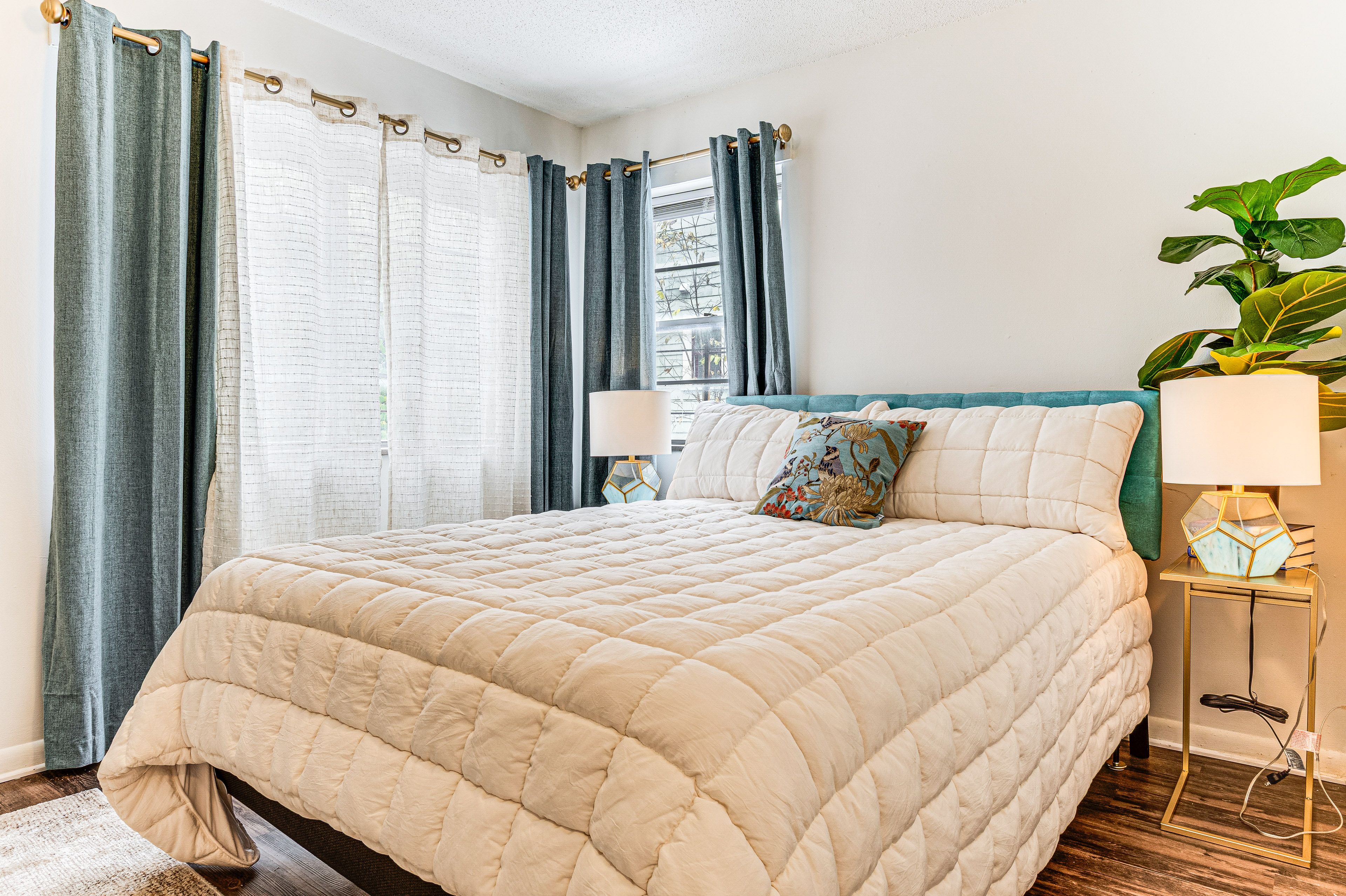 Bedroom 2 | Queen Bed | Smart TV