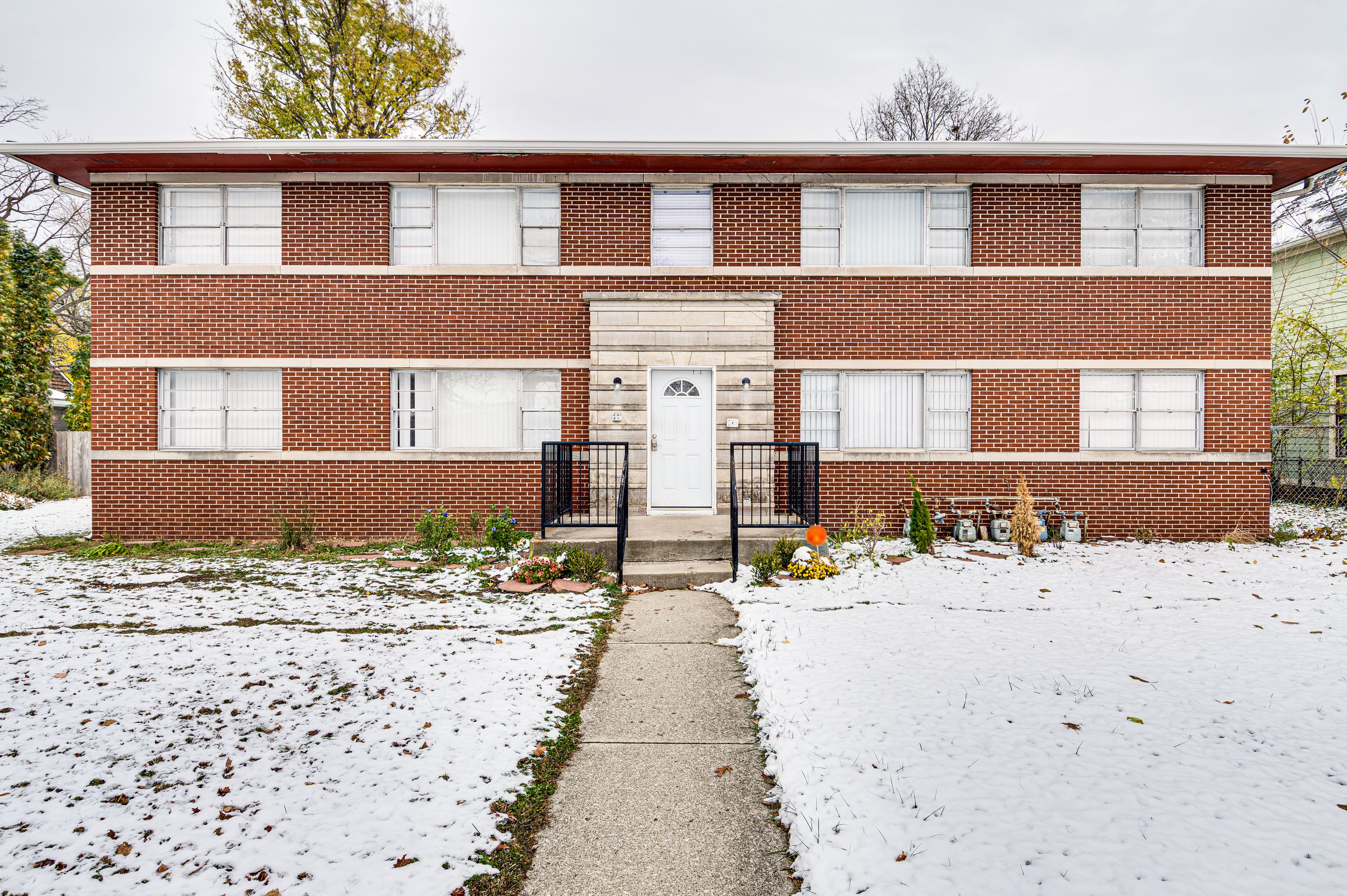Free Street Parking (2 Vehicles)