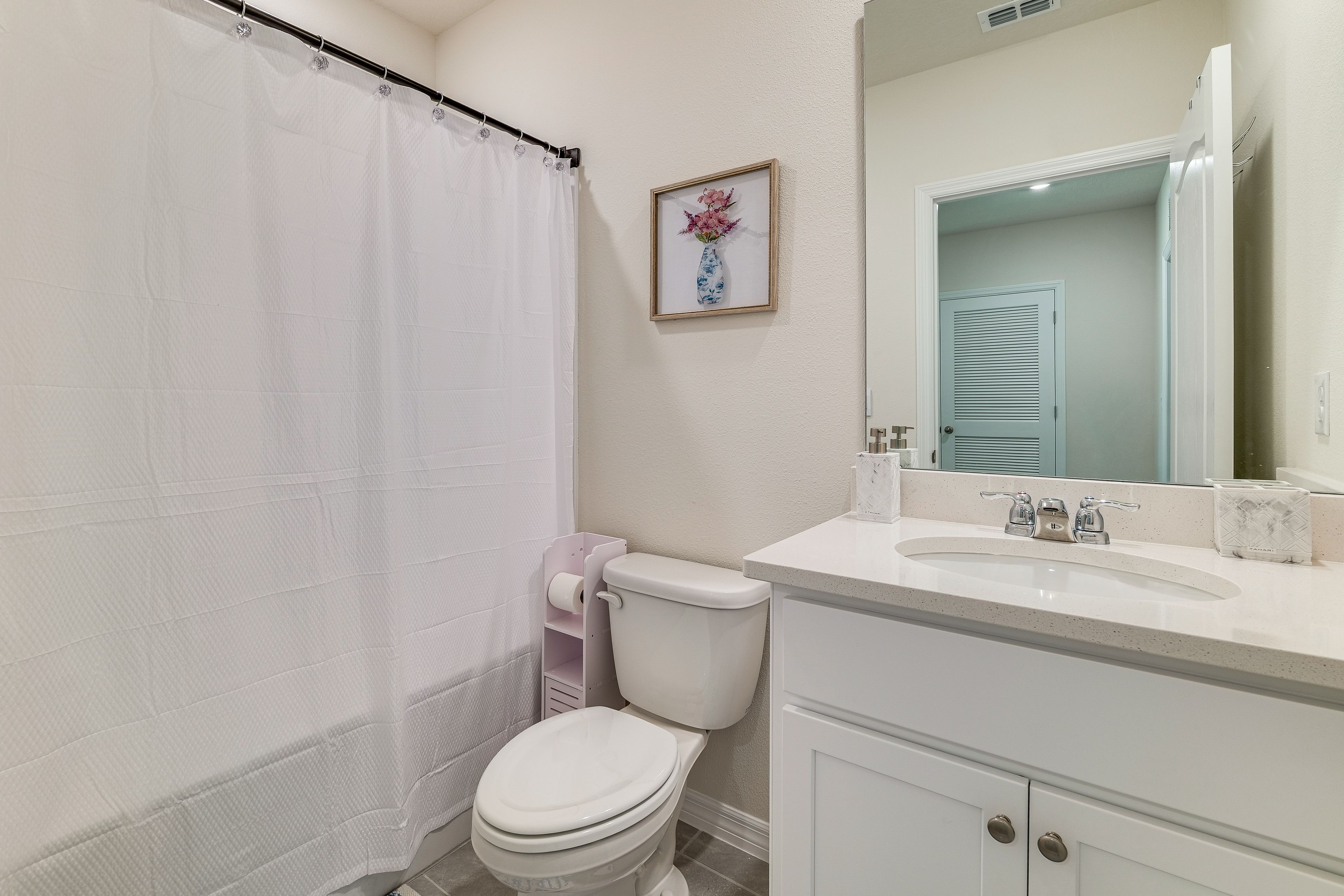 Full Bathroom | 2nd Floor | Complimentary Toiletries