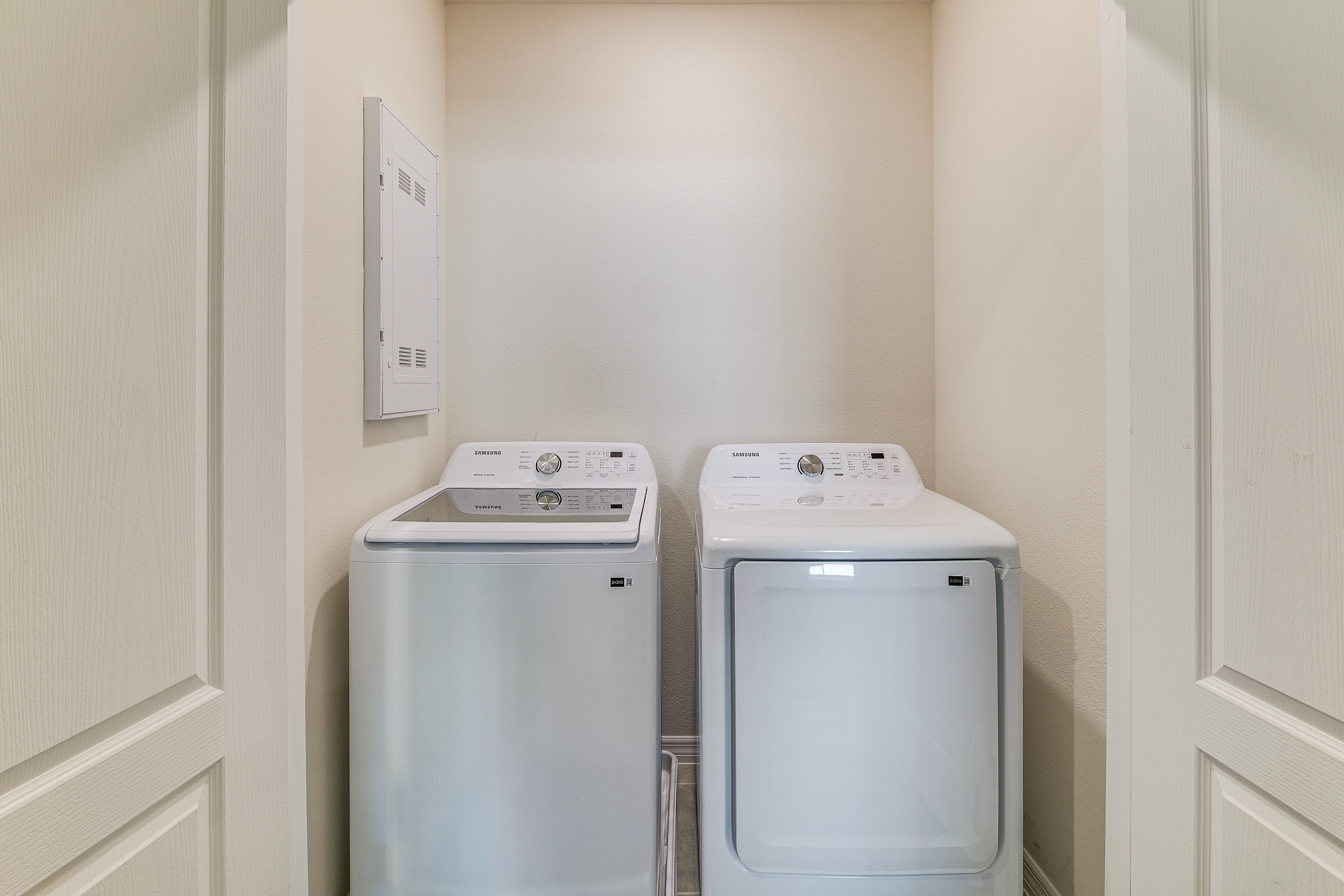 Laundry Closet | Washer/Dryer