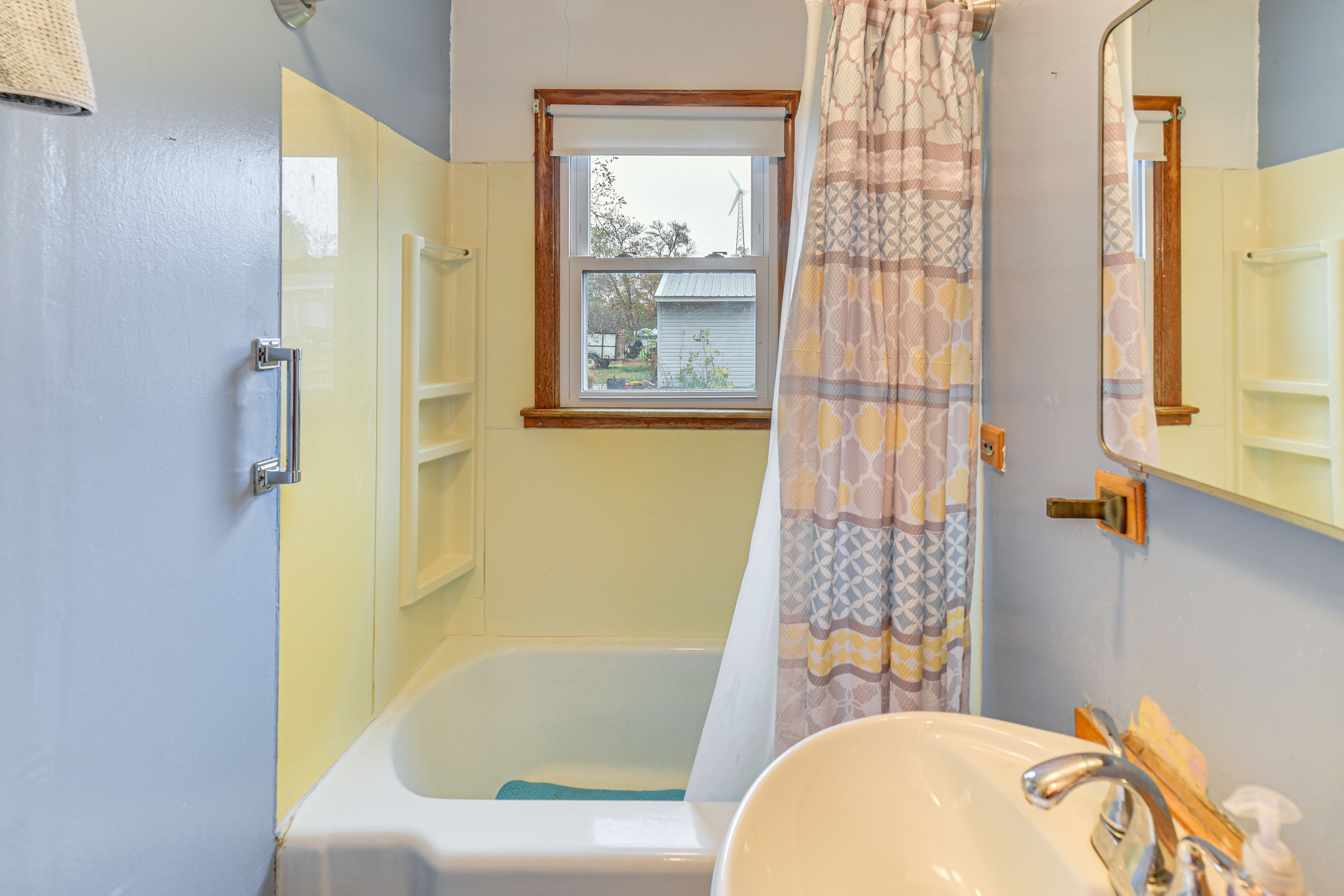 Bathroom | Main Level | Towels Provided | Complimentary Toiletries | Hair Dryer