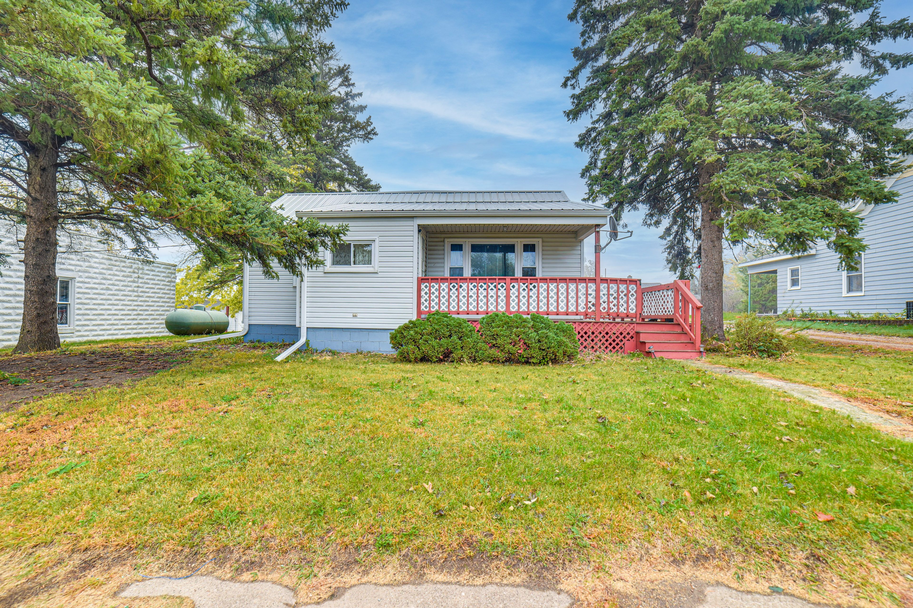 Gary Vacation Rental | 2BR | 1BA | 950 Sq Ft | 4 Steps Required