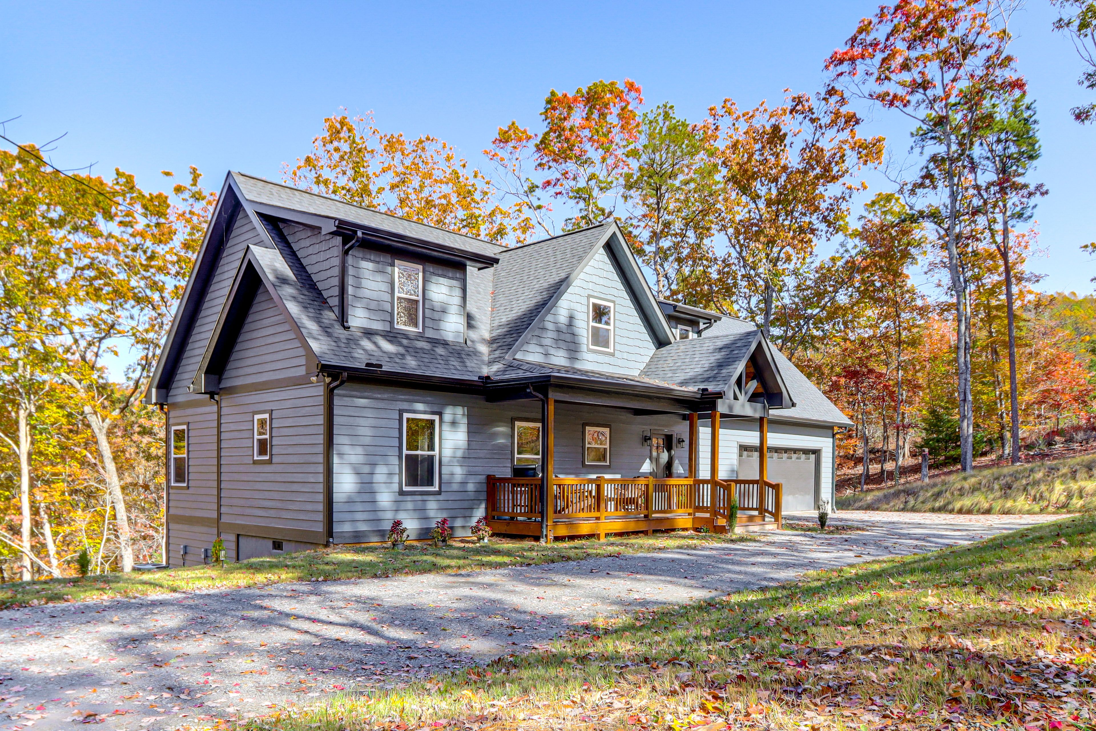 Murphy Vacation Rental | 2BR | 2.5BA | 1,890 Sq Ft | 3 Steps to Enter