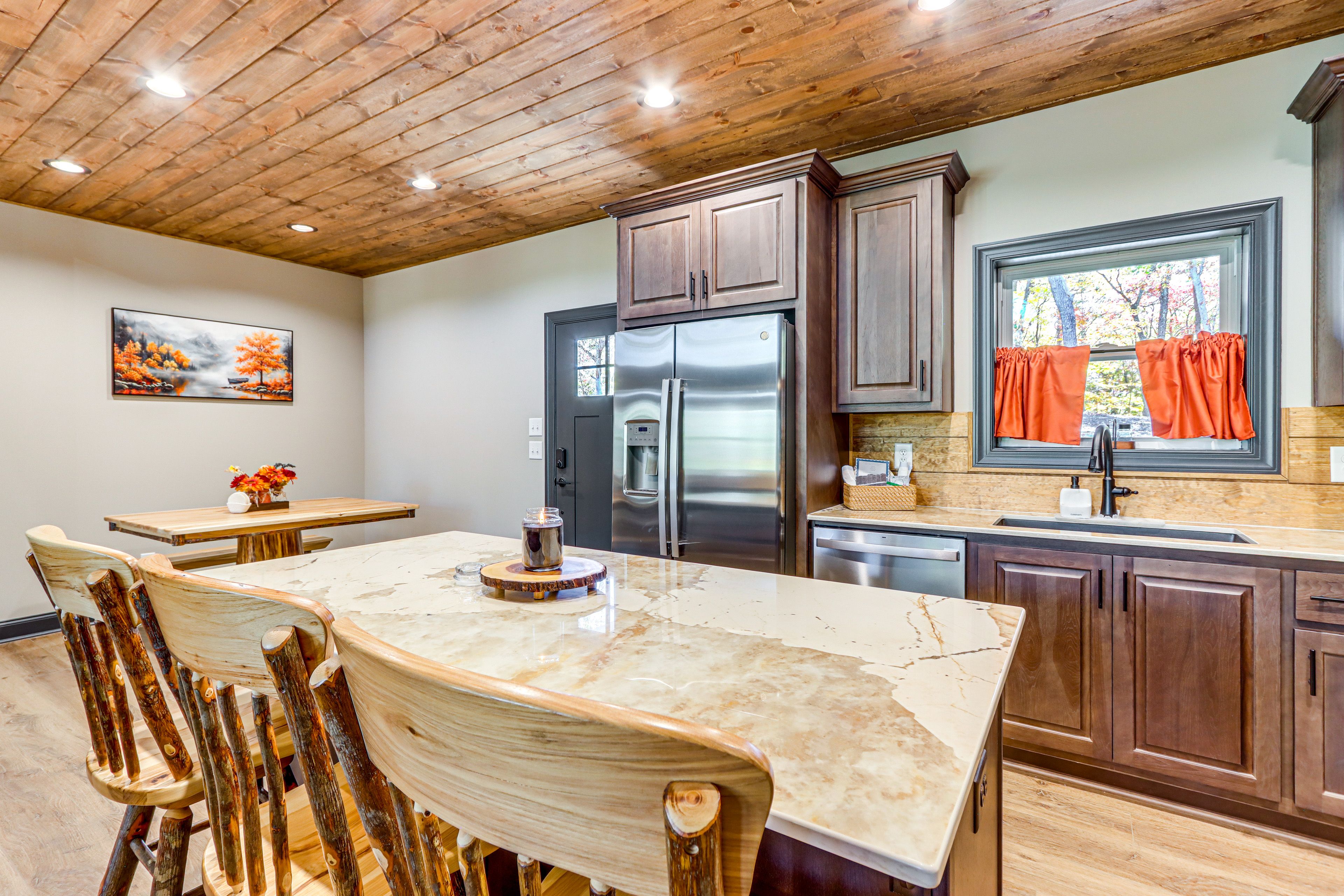 Kitchen | 1st Floor | Dual Drip/Keurig Coffee Maker