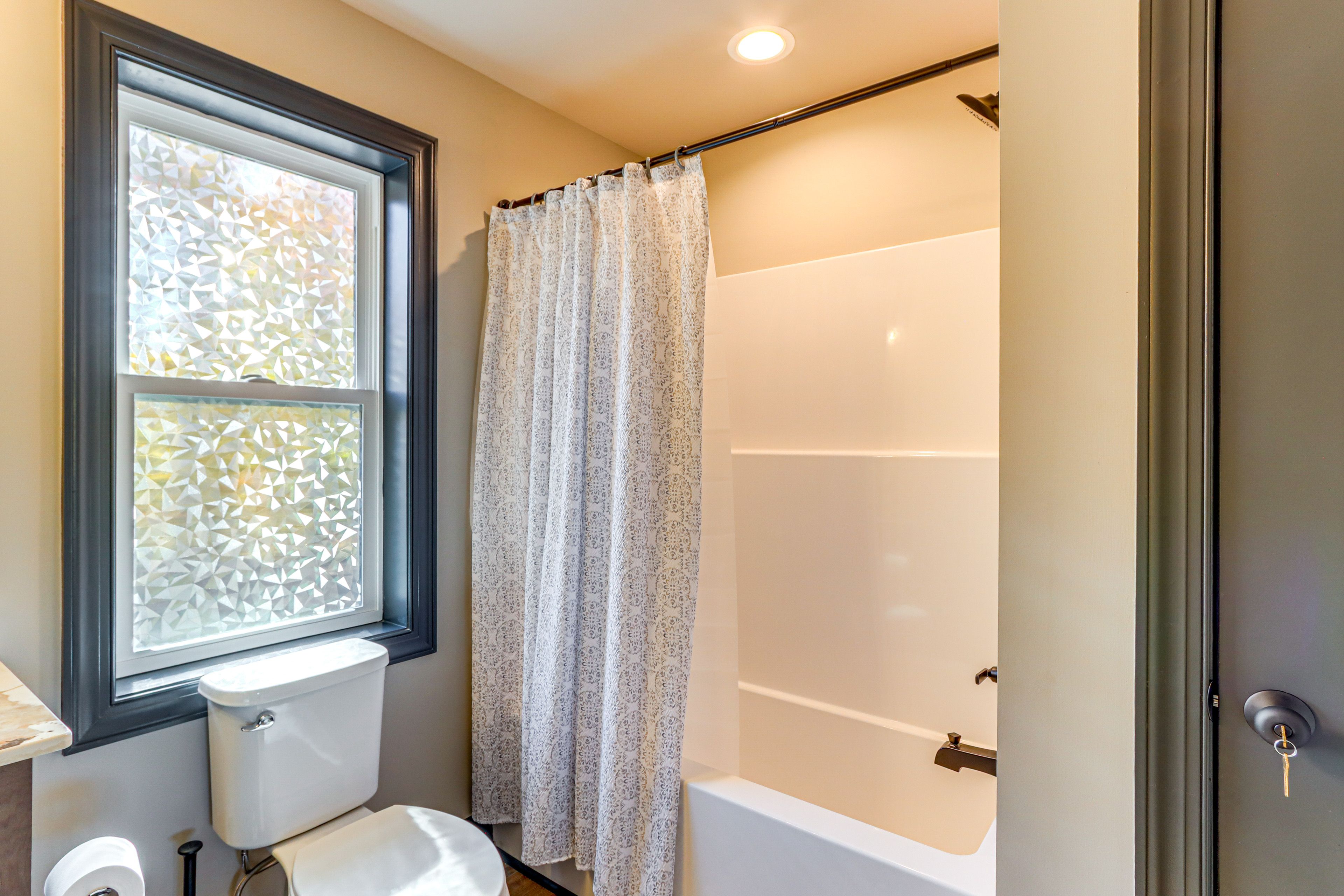 Full Bathroom | 2nd Floor