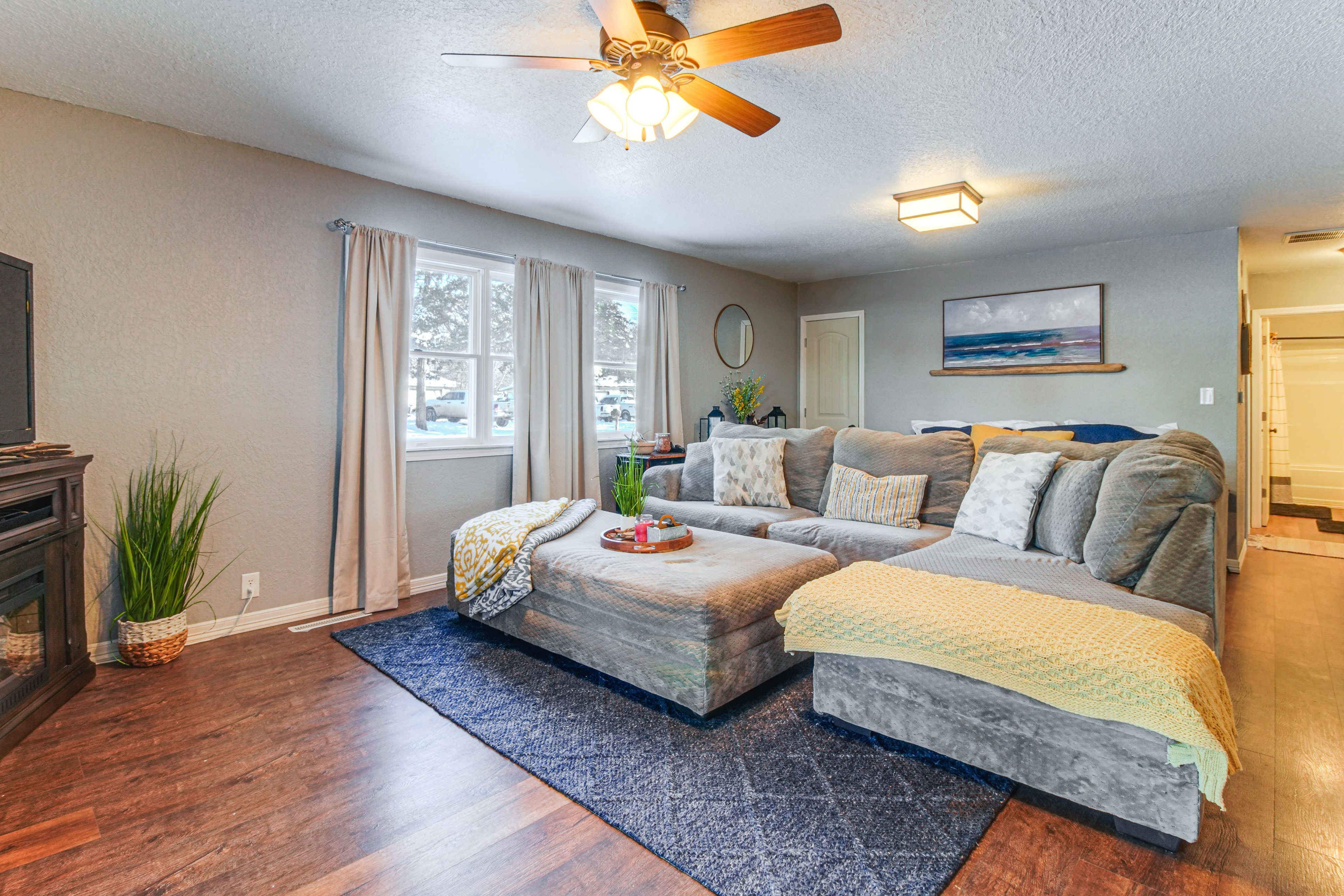 Living Room | Central Heating & Air Conditioning | Twin Daybed w/ Twin Trundle