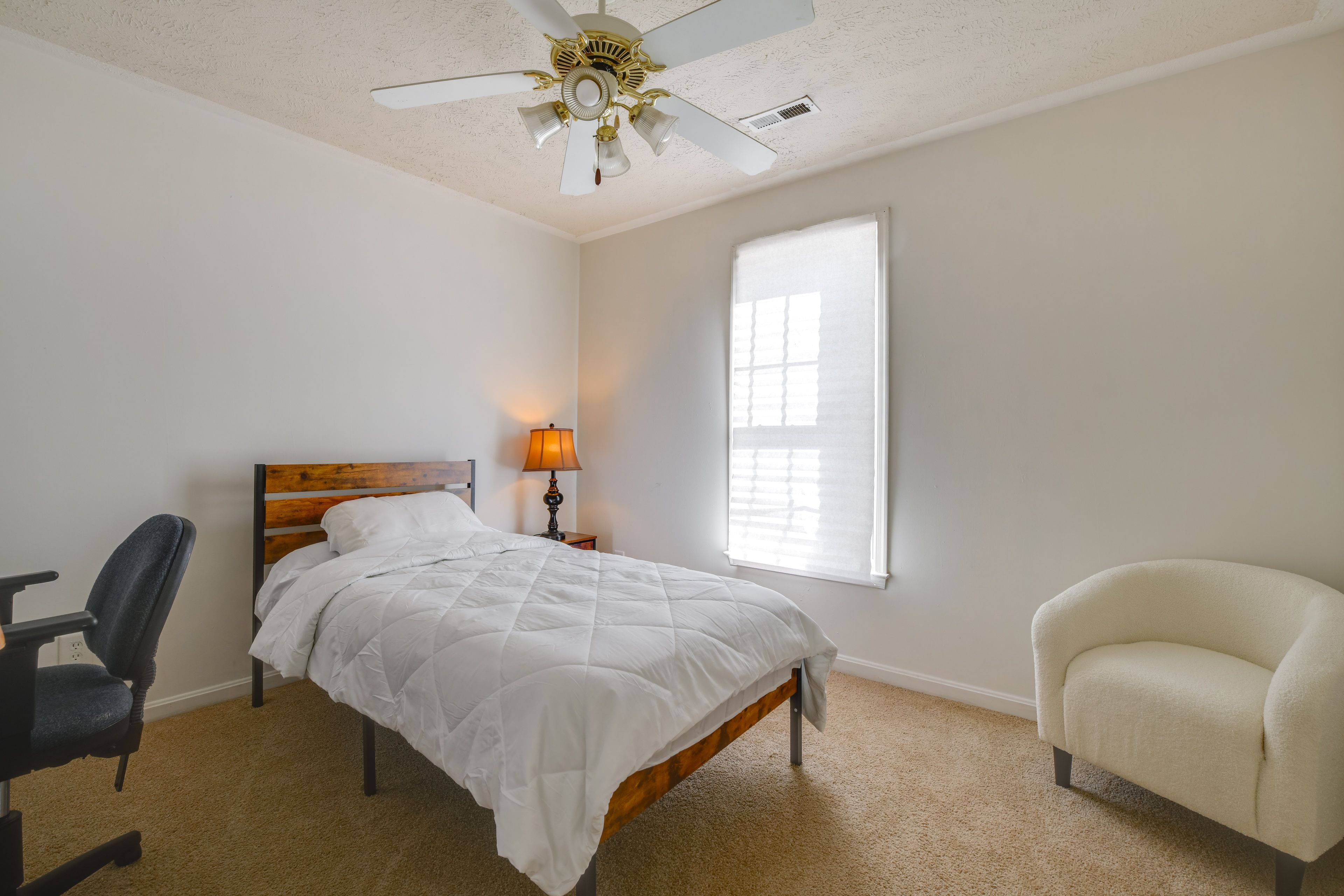 Bedroom 3 | 2nd Floor | Twin Bed | Desk w/ Monitor