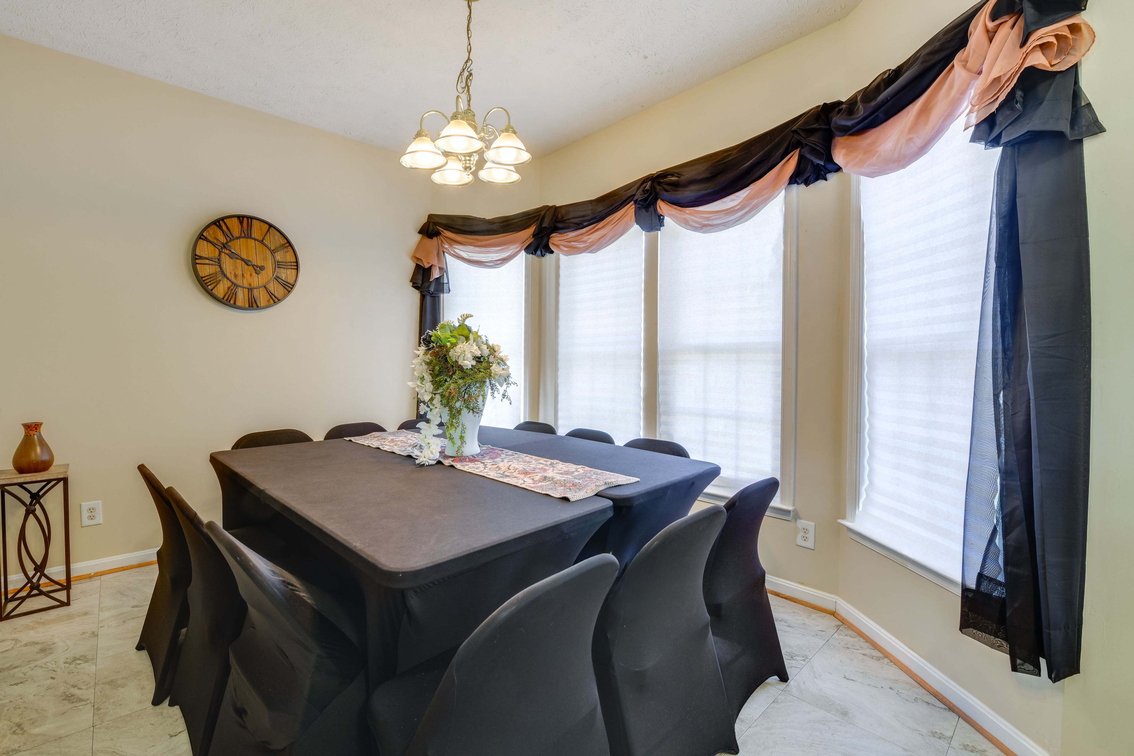 Dining Area | 1st Floor