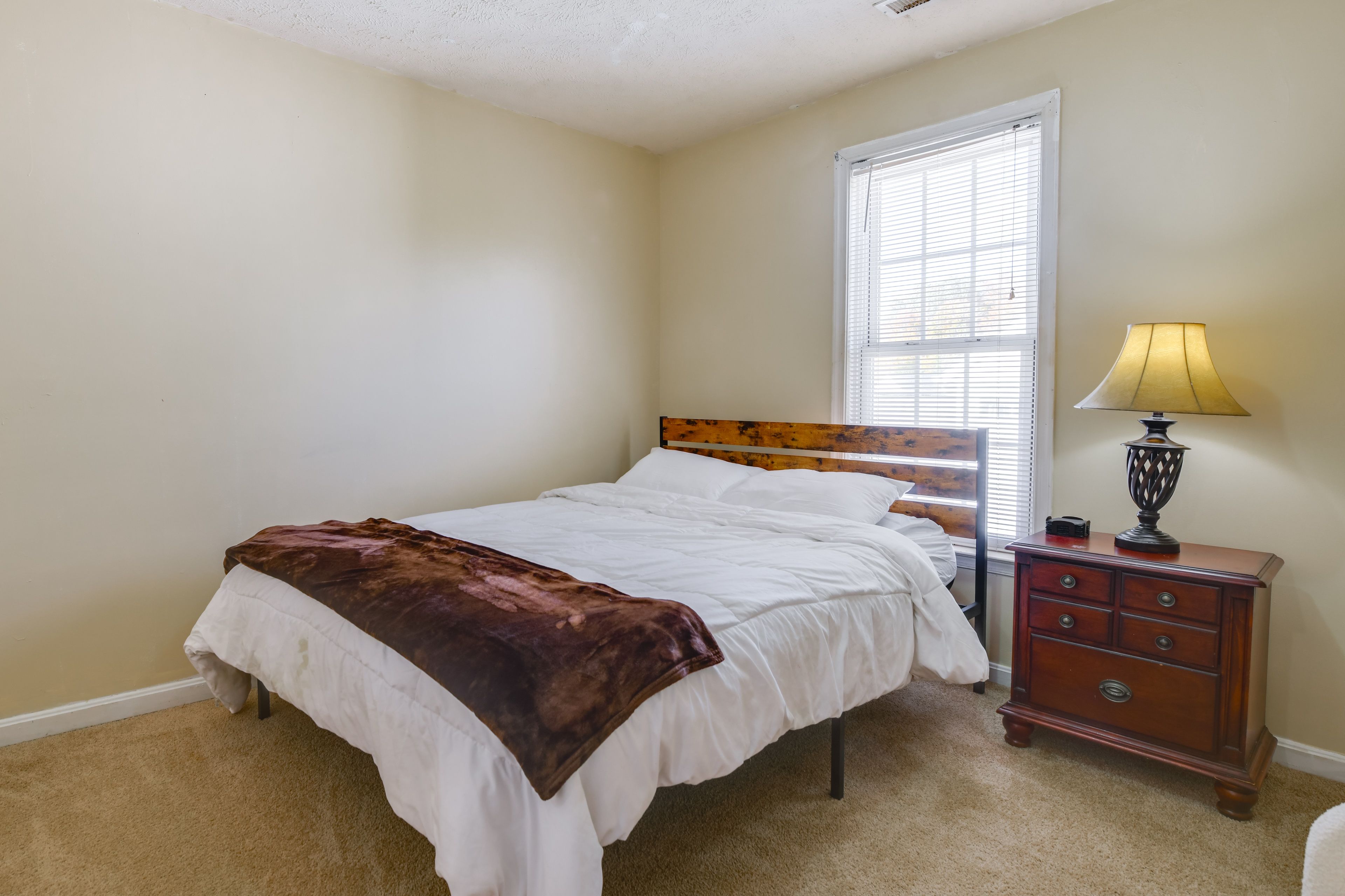 Bedroom 2 | 2nd Floor | Queen Bed