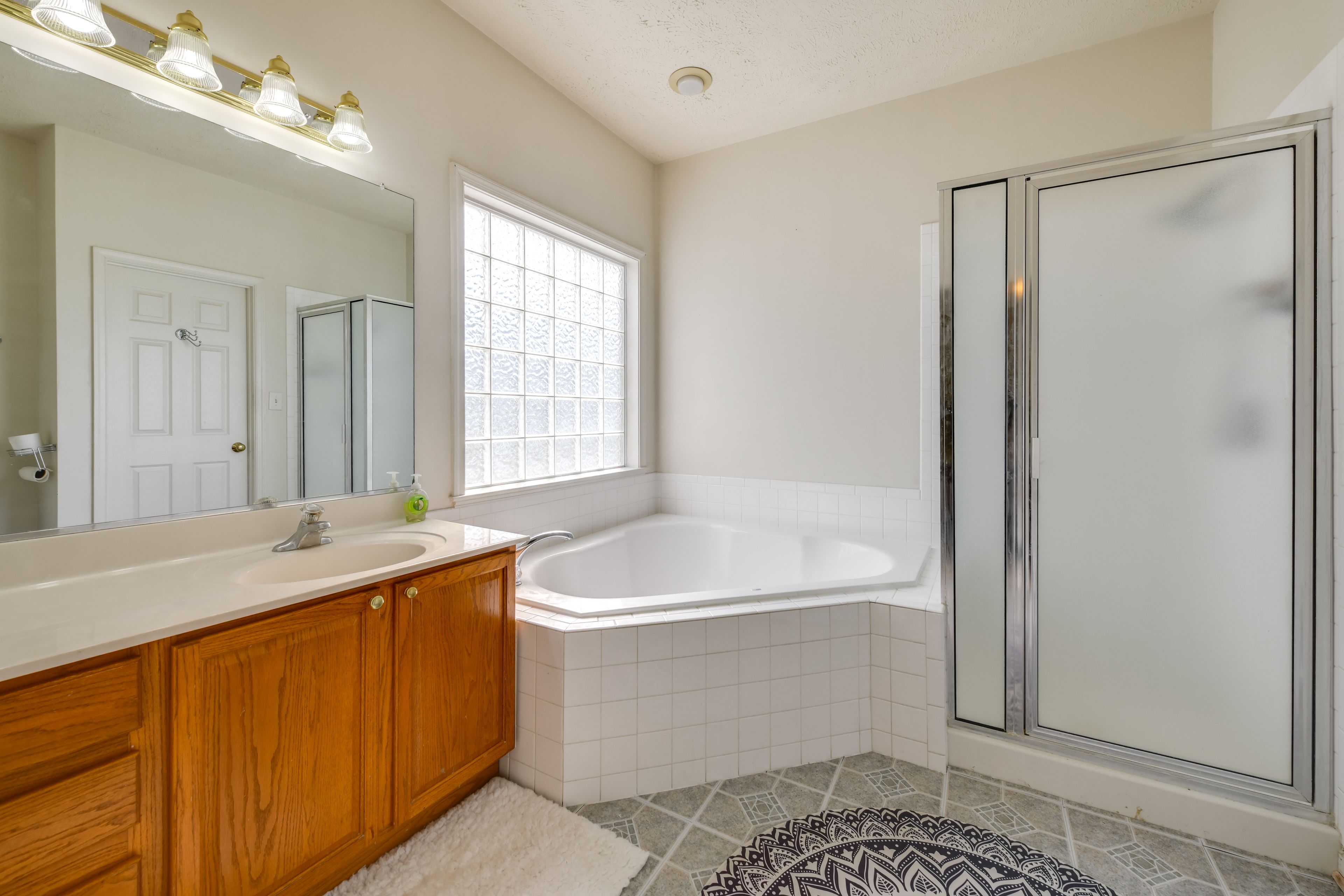 En-Suite Bathroom | 1st Floor | Towels Provided