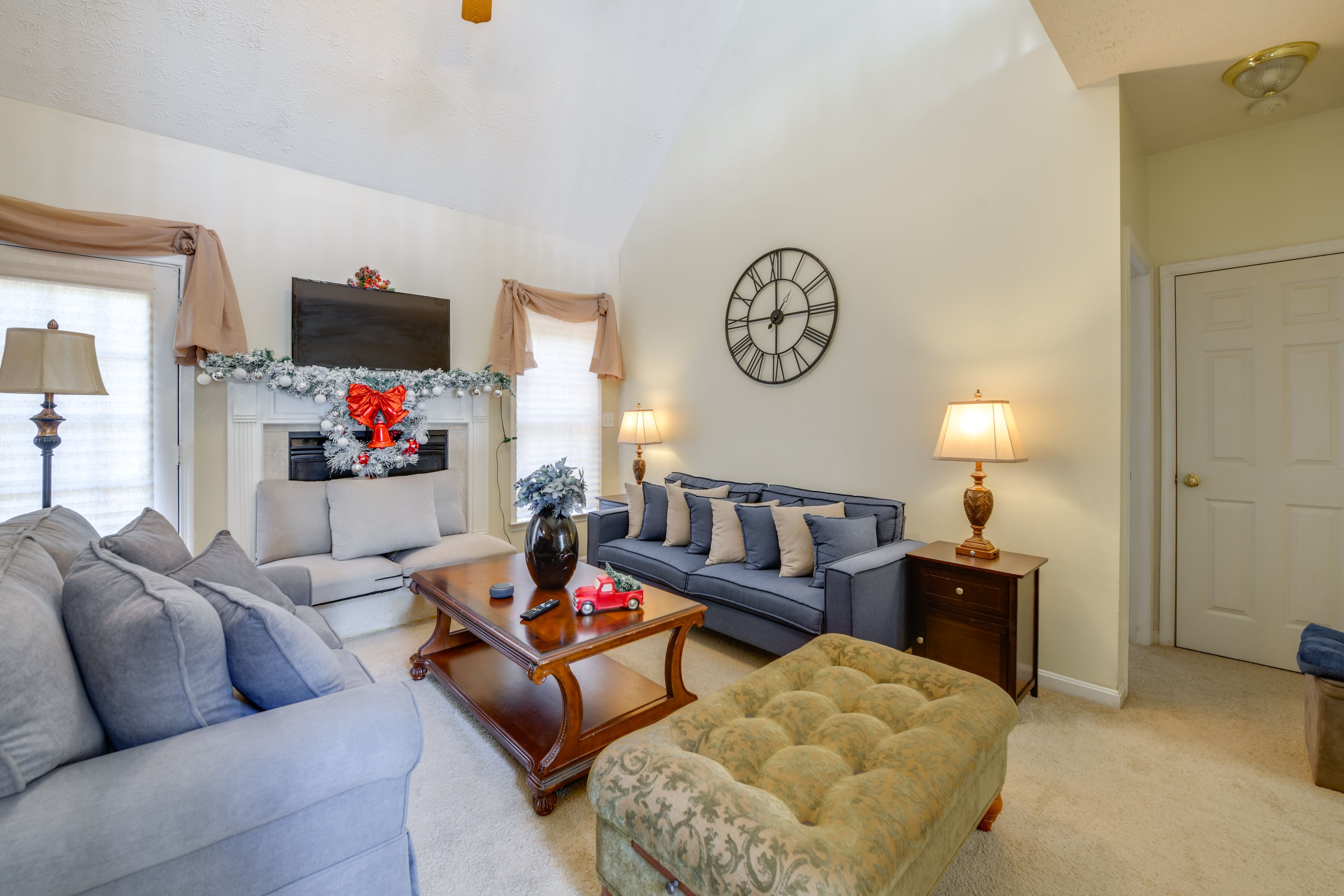 Living Room | 1st Floor | Smart TV