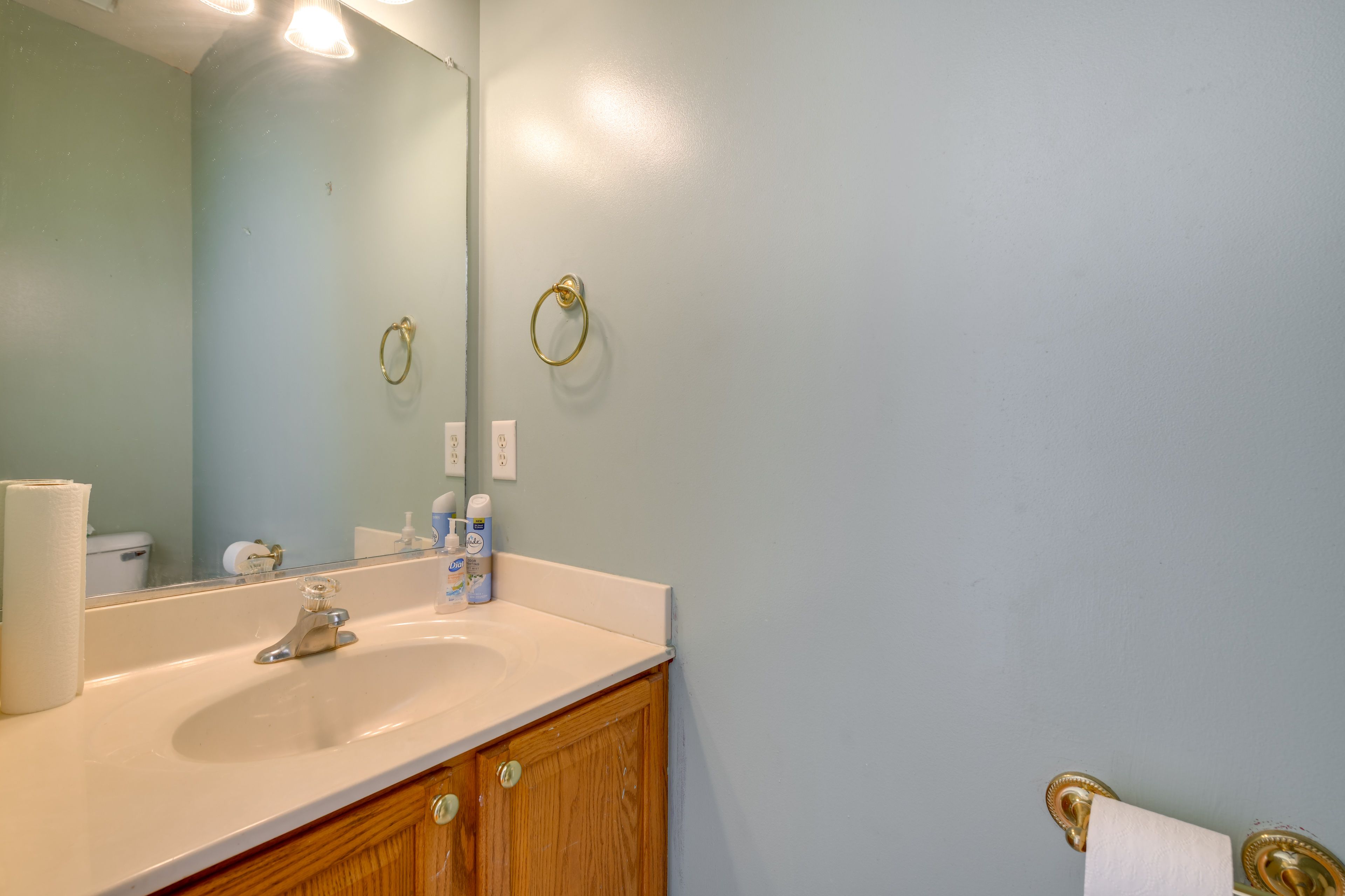 Half Bathroom | 1st Floor