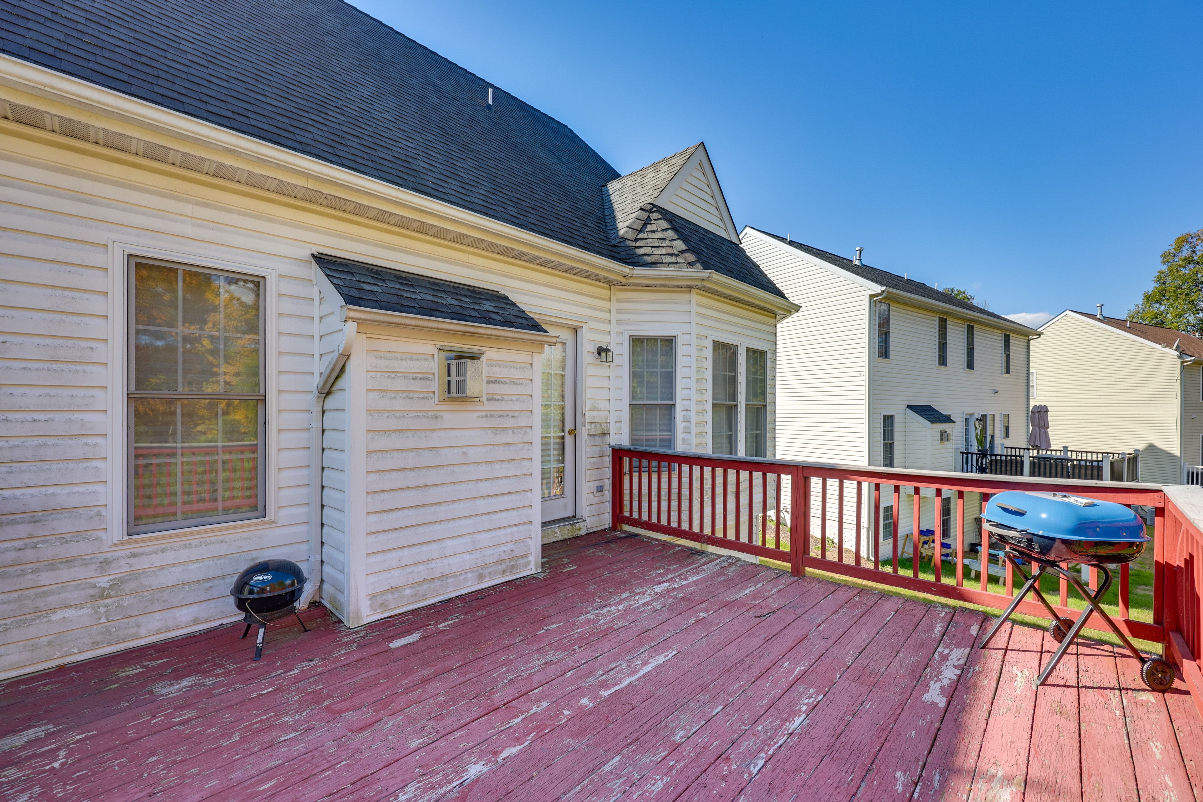 Private Deck | 2 Charcoal Grills