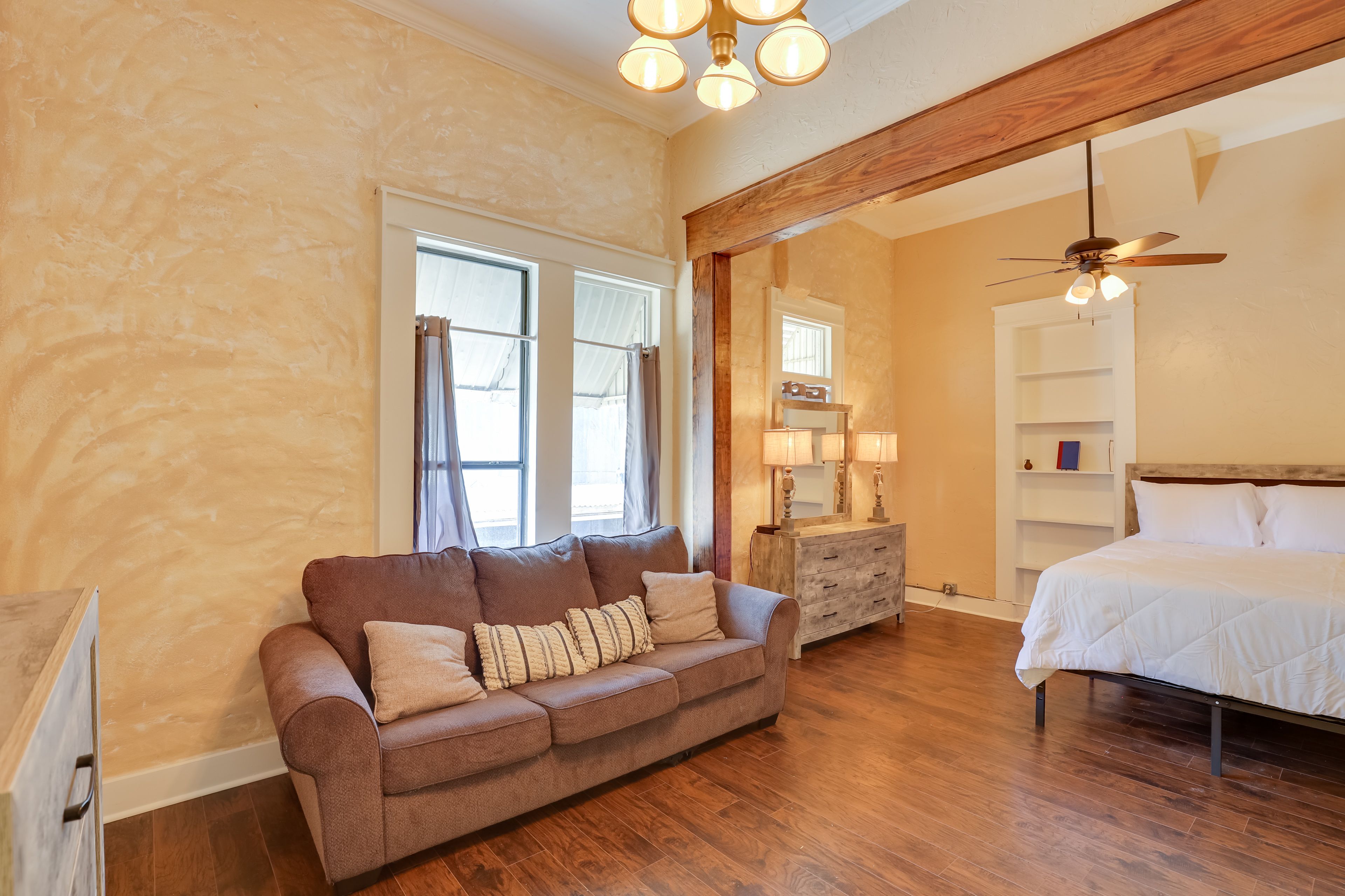 Studio Interior | Queen Bed | Free WiFi | Central A/C