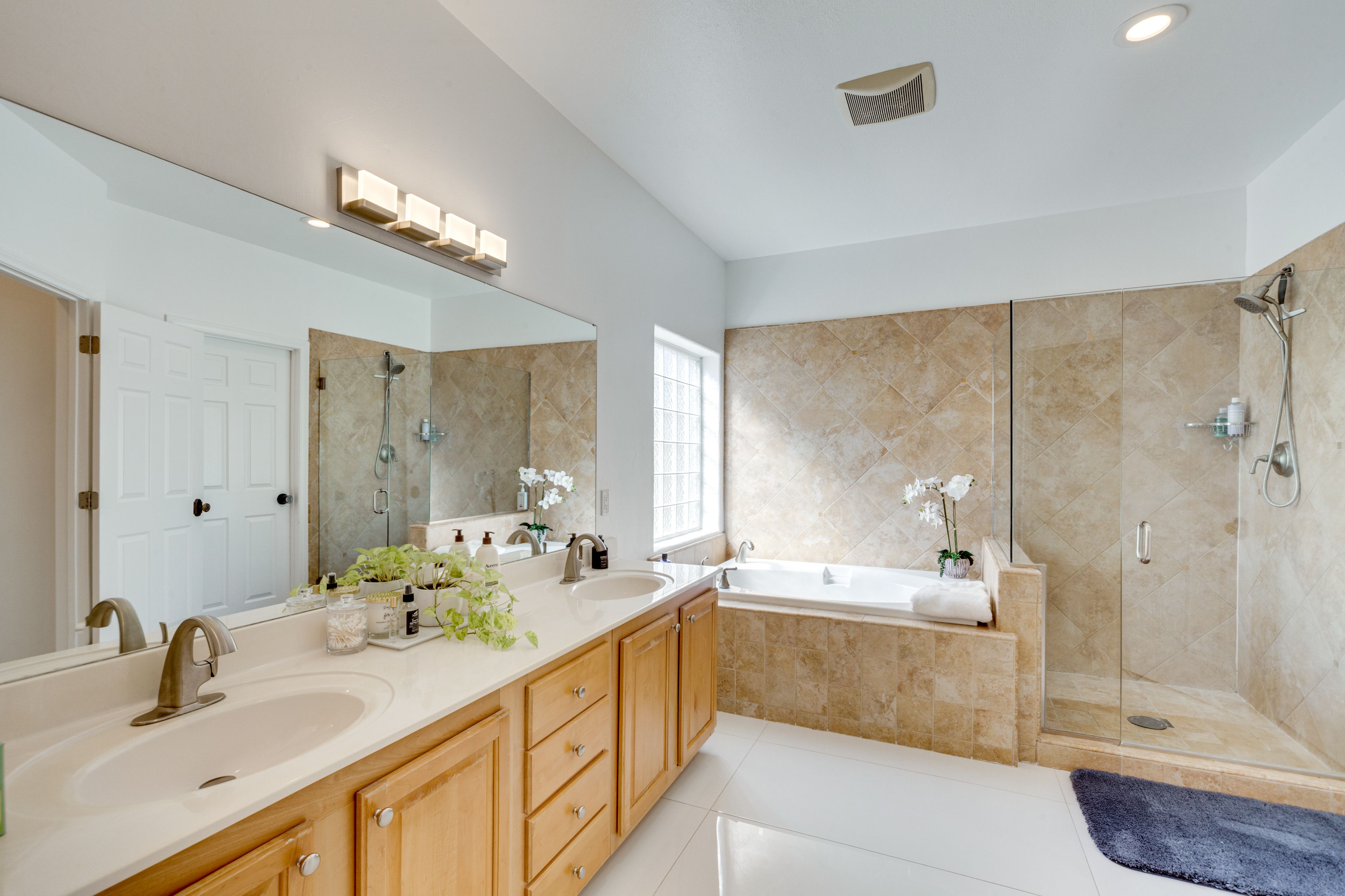 En-Suite Bathroom | Towels Provided