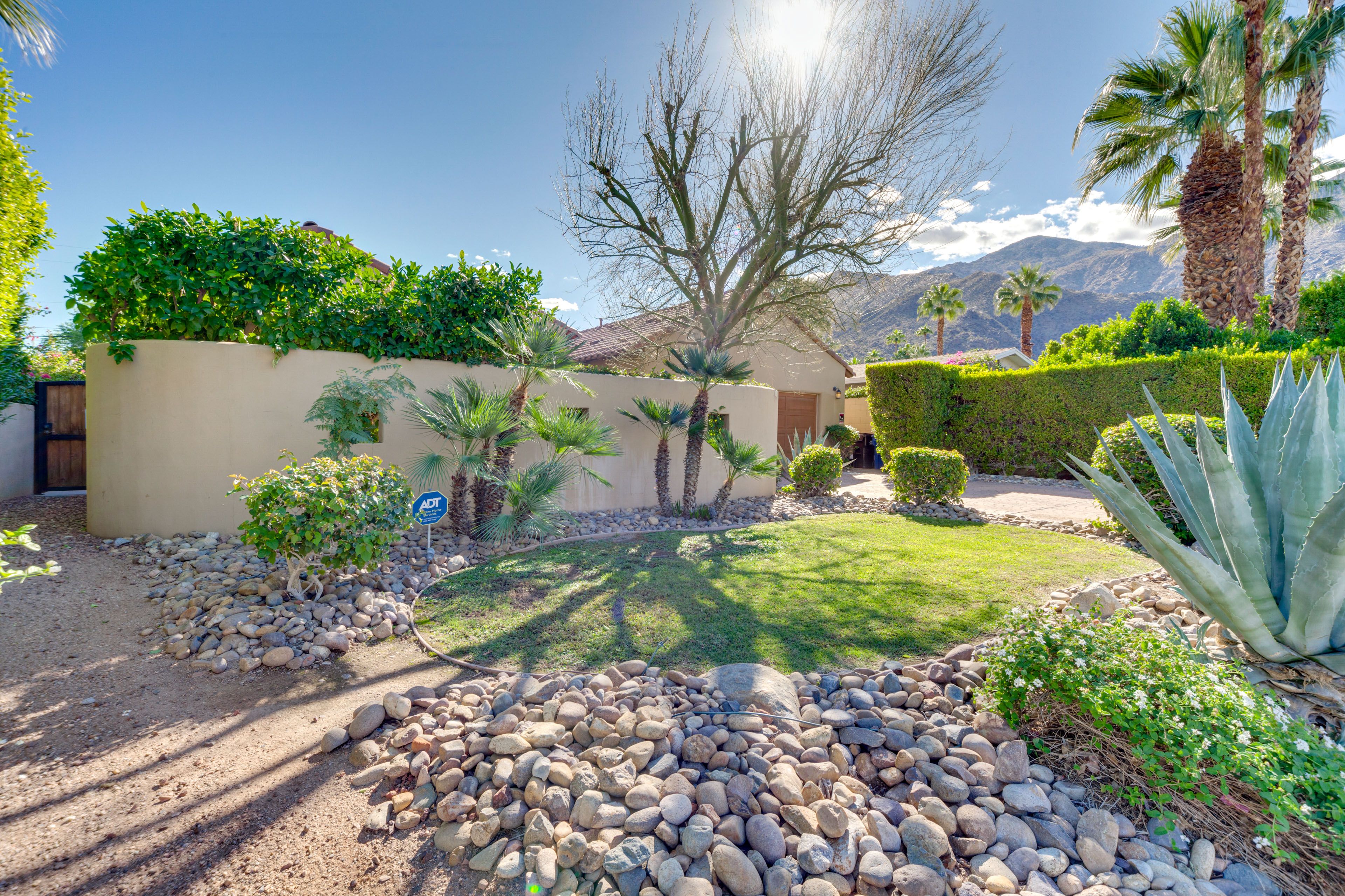 Surrounding Area | Front Yard