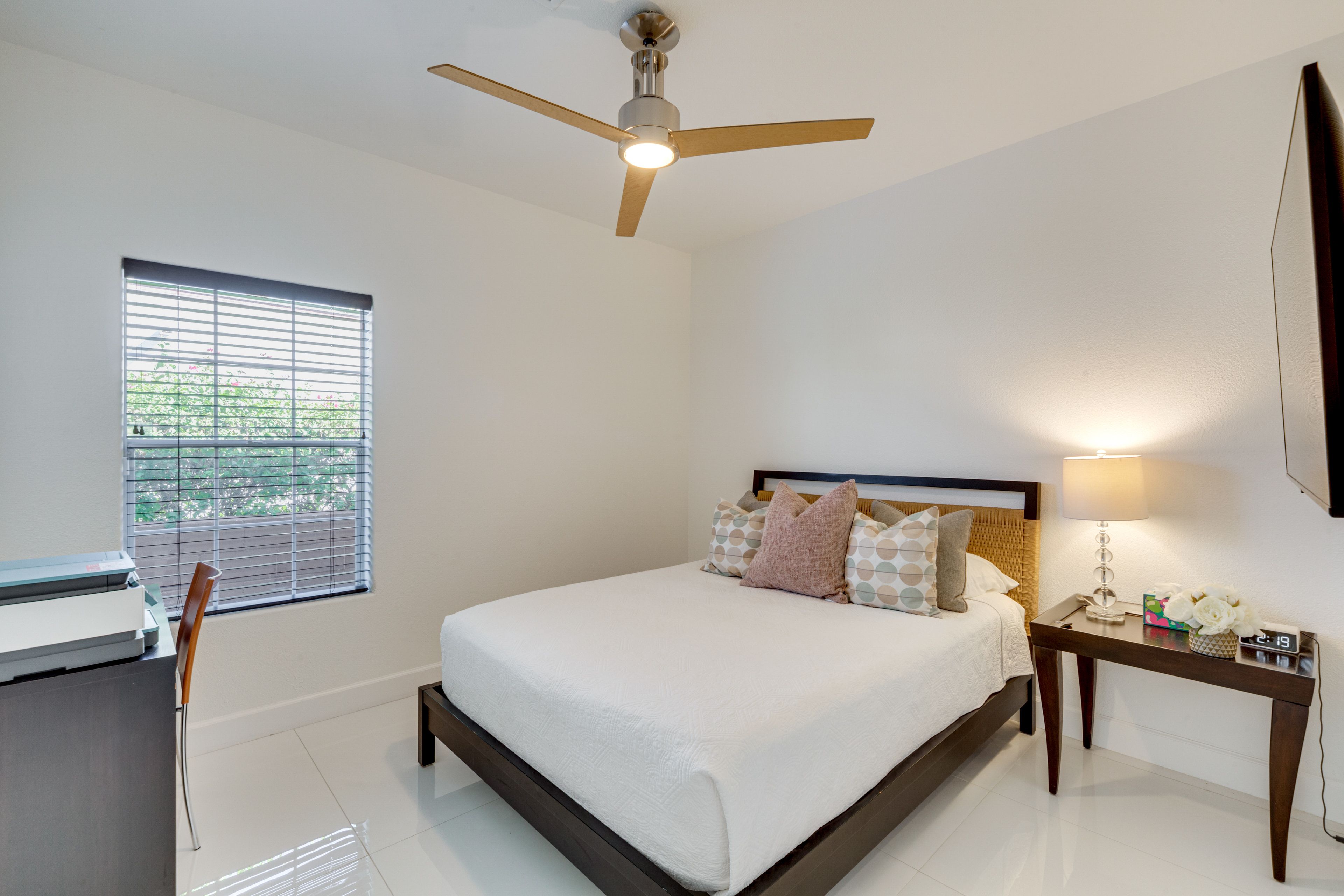 Bedroom 3 | Queen Bed | Smart TV | Desk