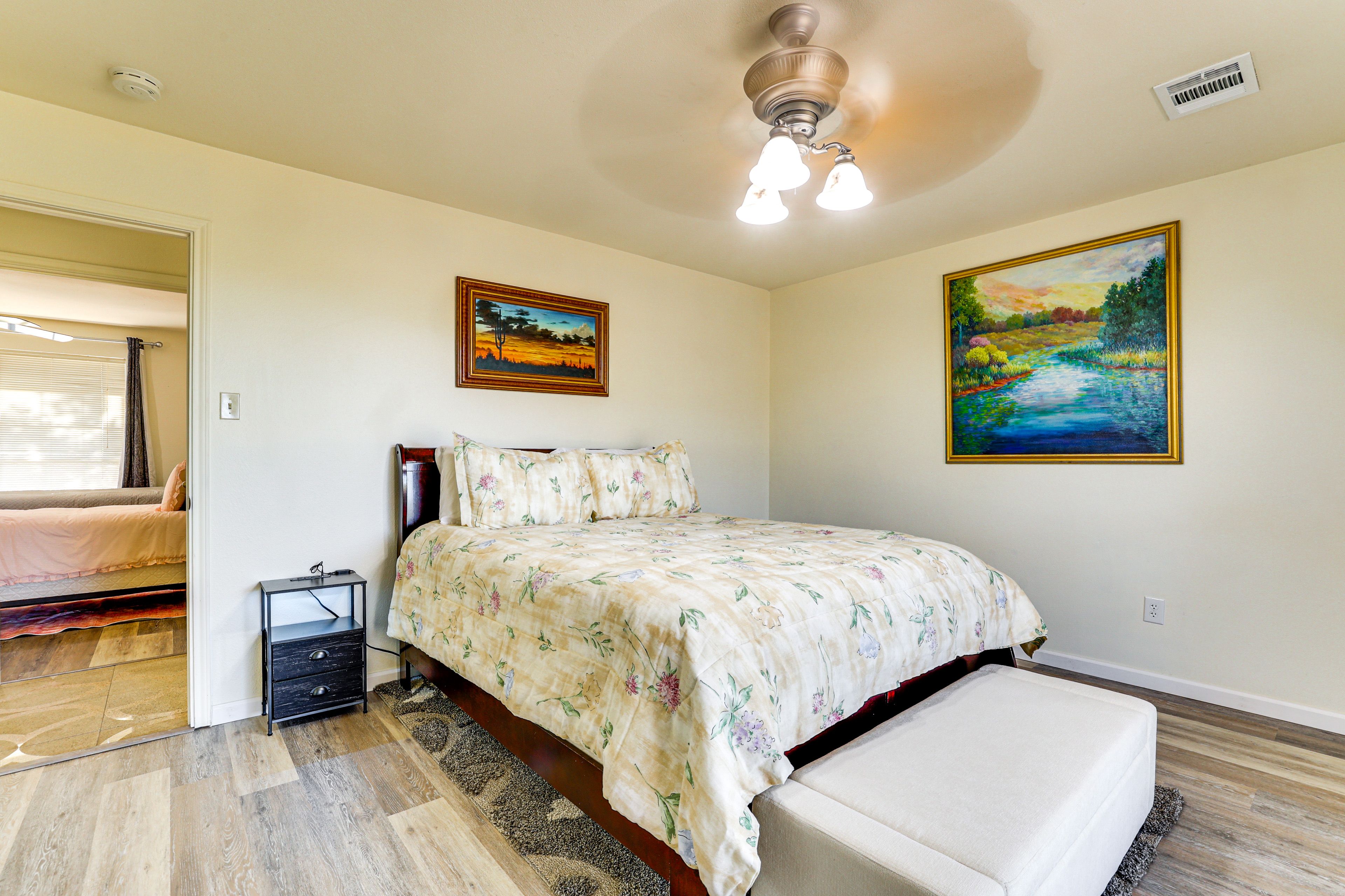 Bedroom 1 | Queen Bed