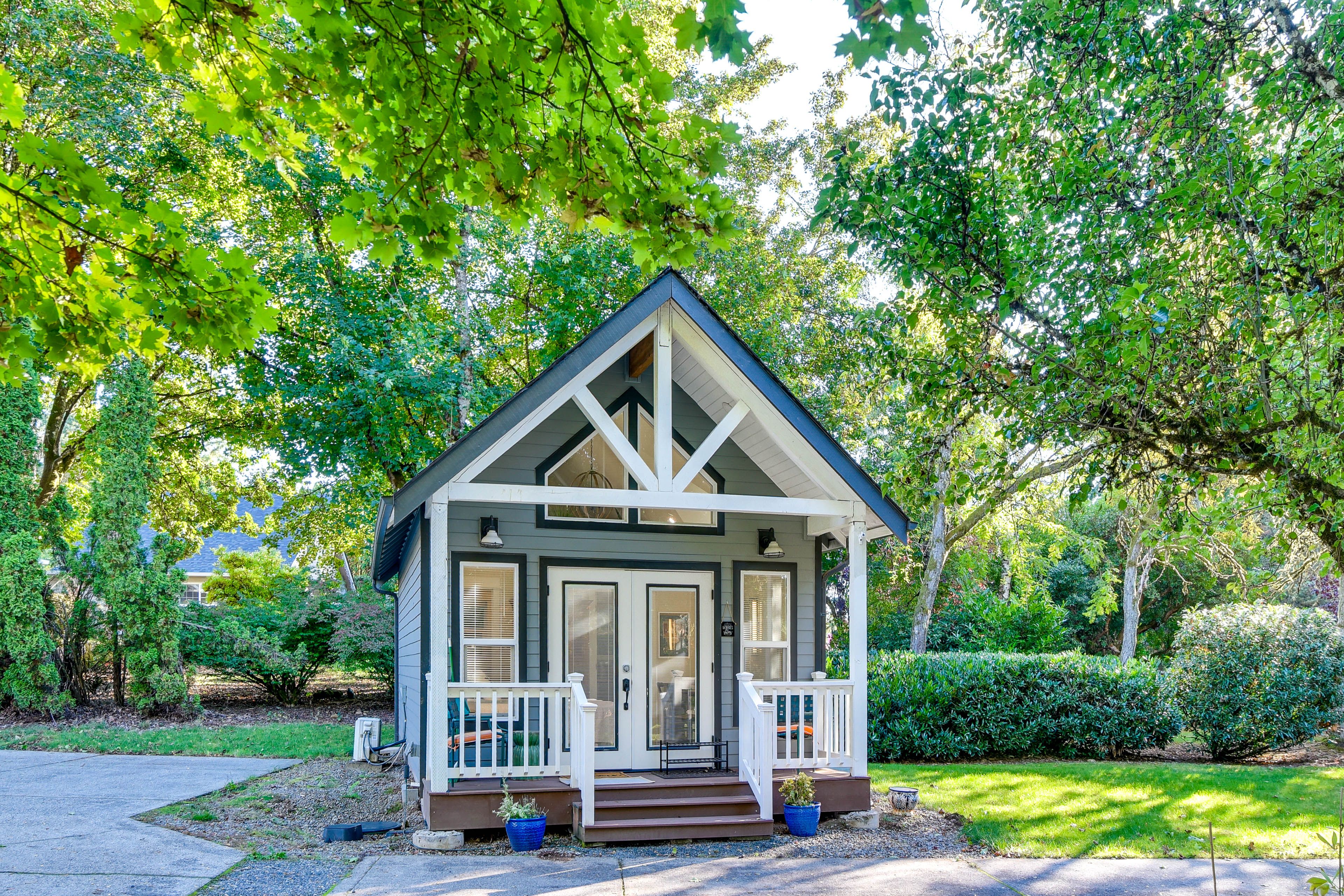 Camas Vacation Rental | Studio | 1BA | Steps Required | 400 Sq Ft