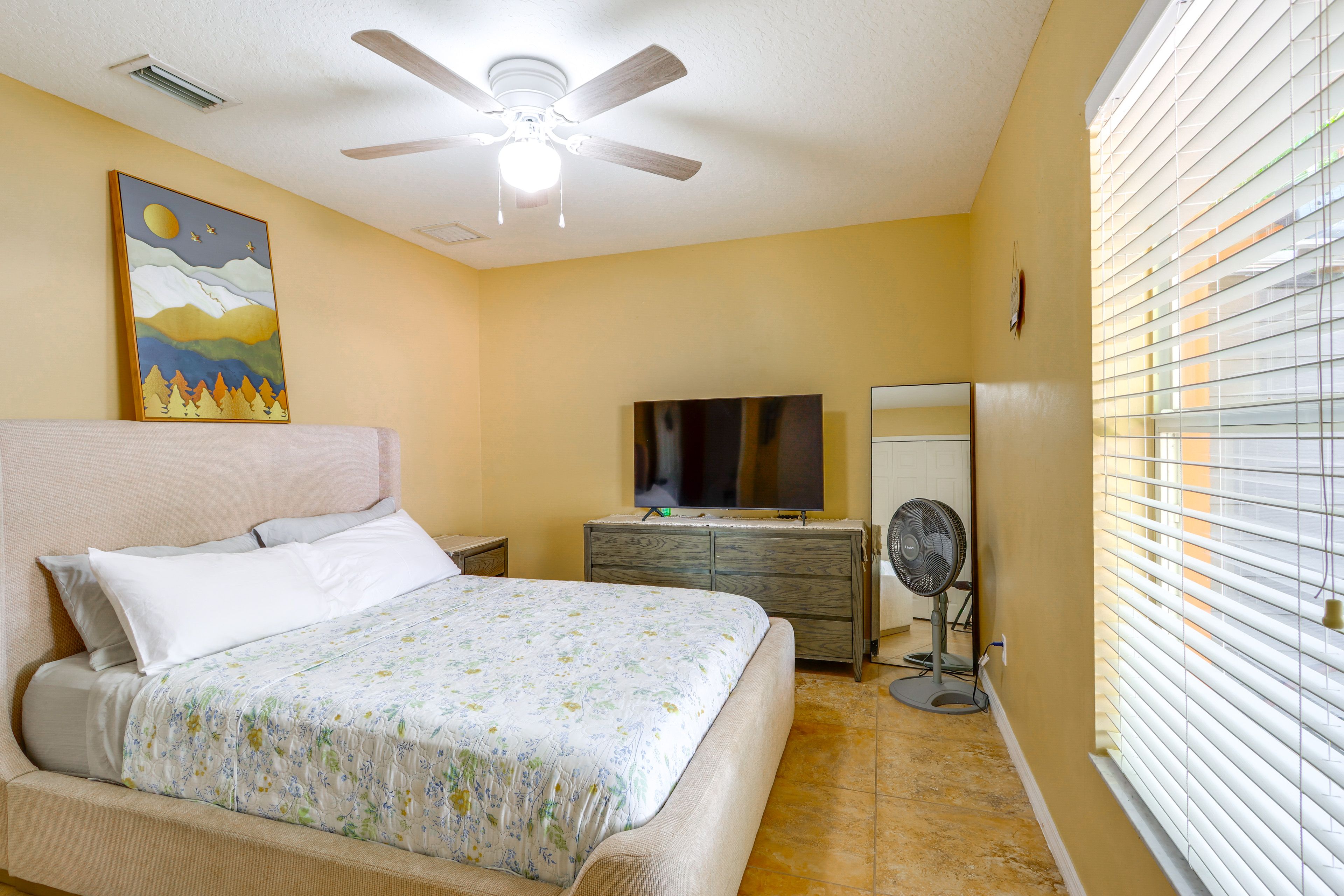 Bedroom 3 | Queen Bed | Smart TV