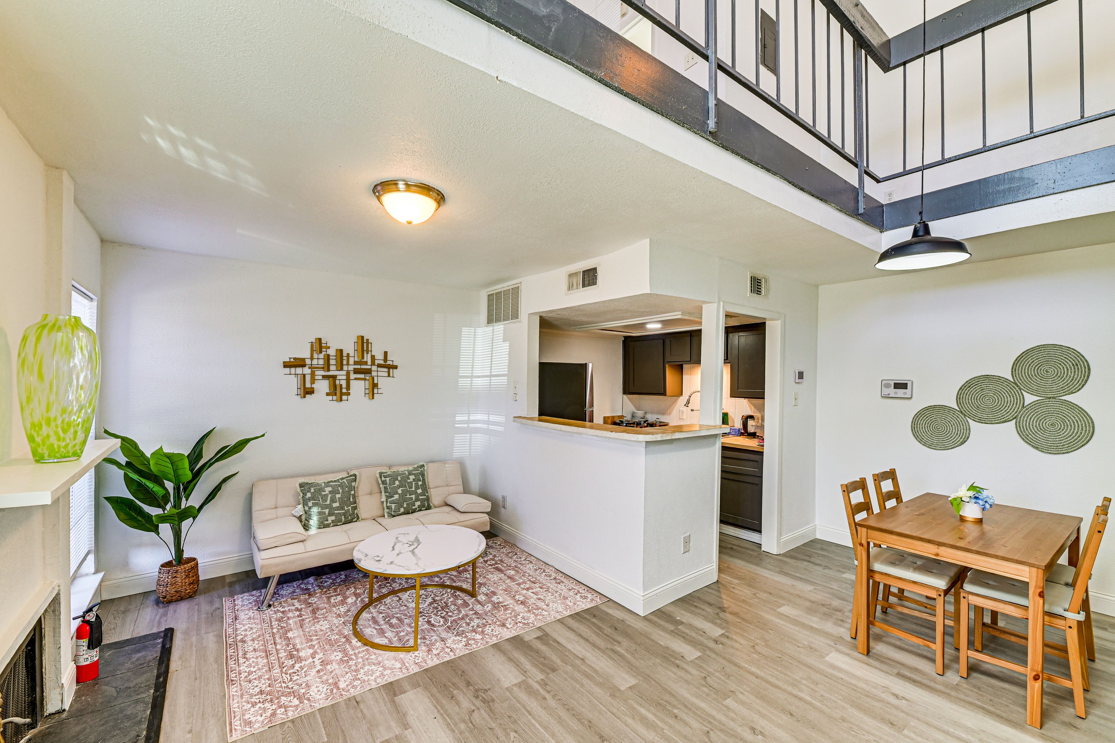 Dallas Vacation Rental | 1BR | 1BA | 514 Sq Ft | Stairs Required