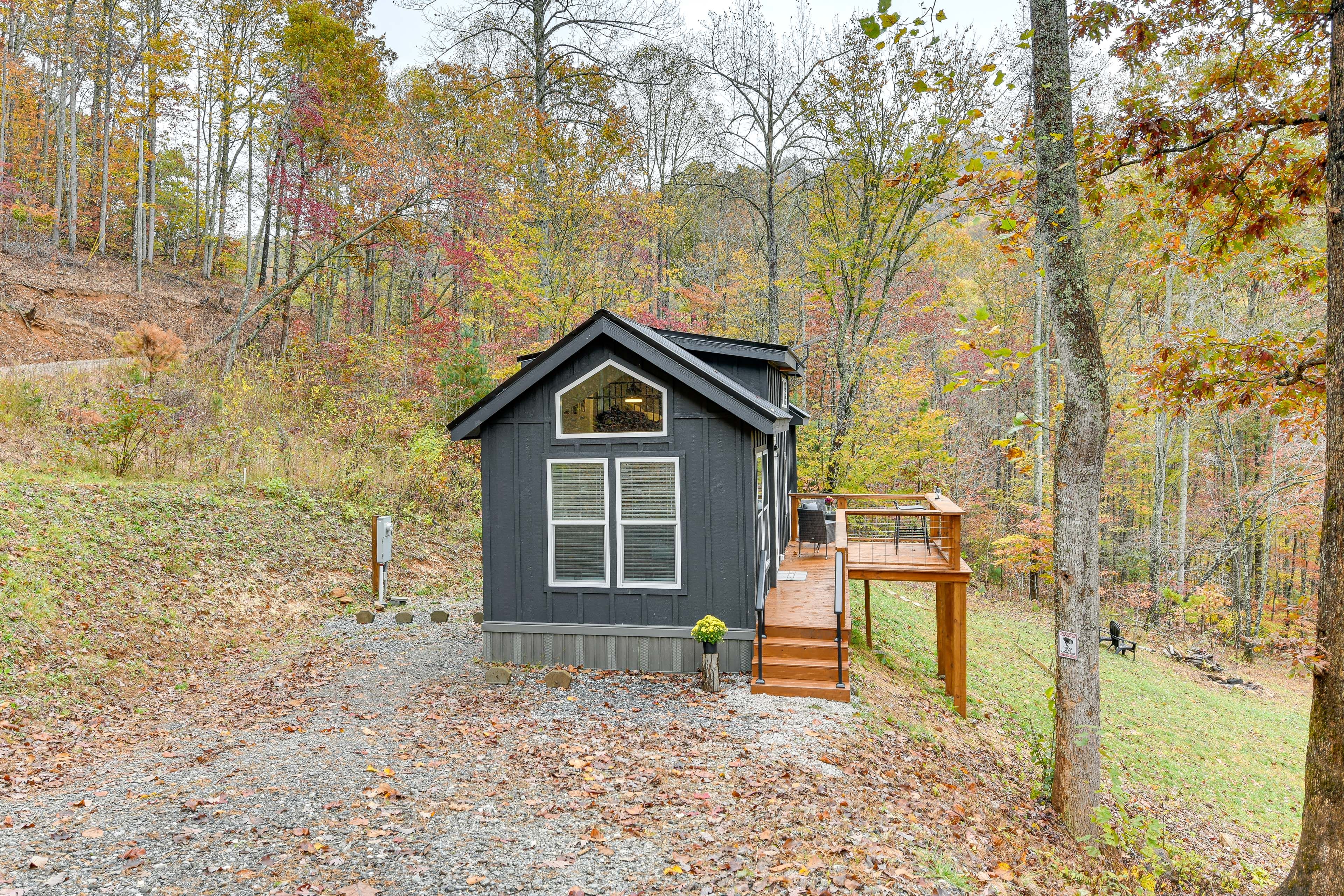 Parking | Gravel Driveway (2 Vehicles)