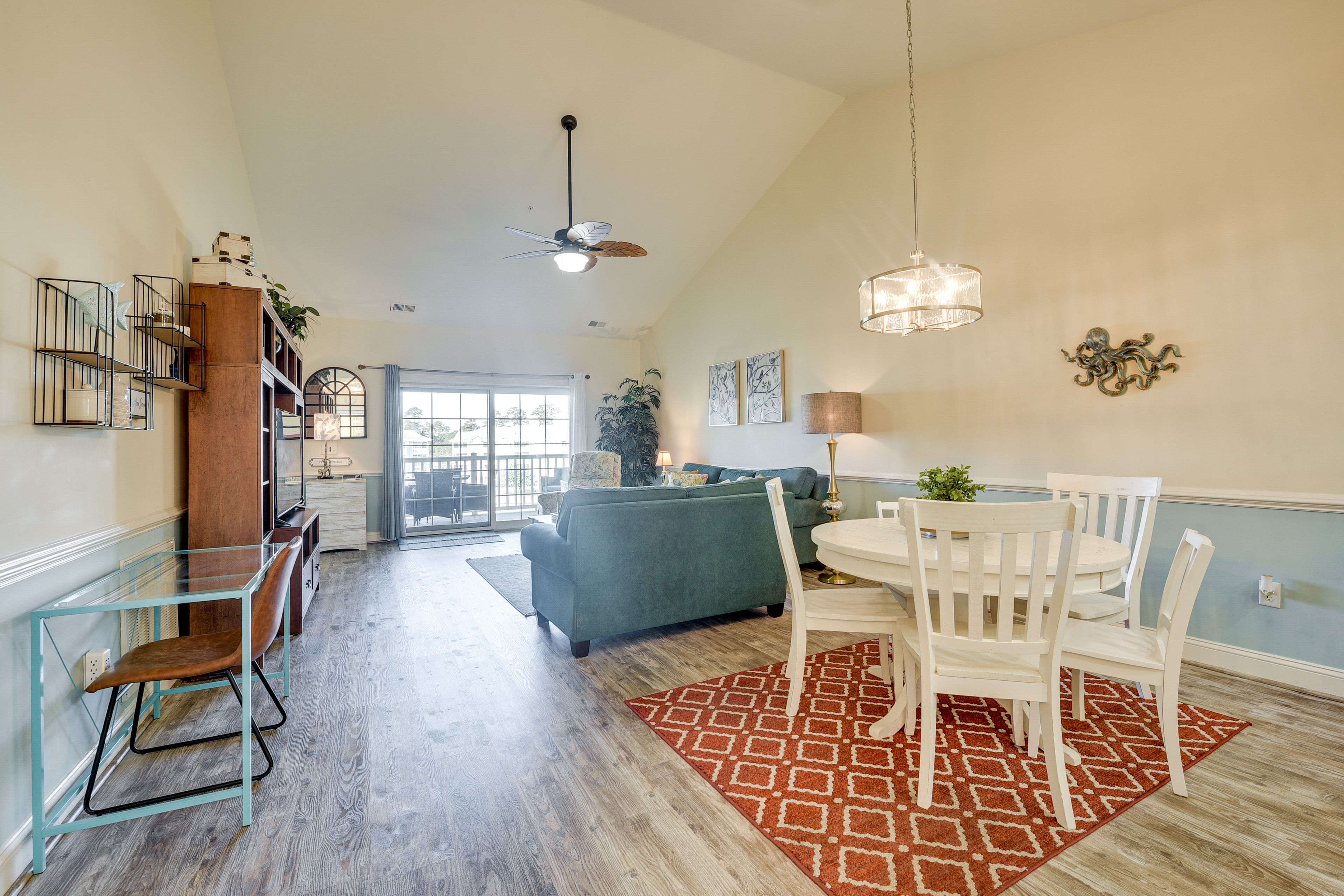 Dining Area | Dishware & Flatware