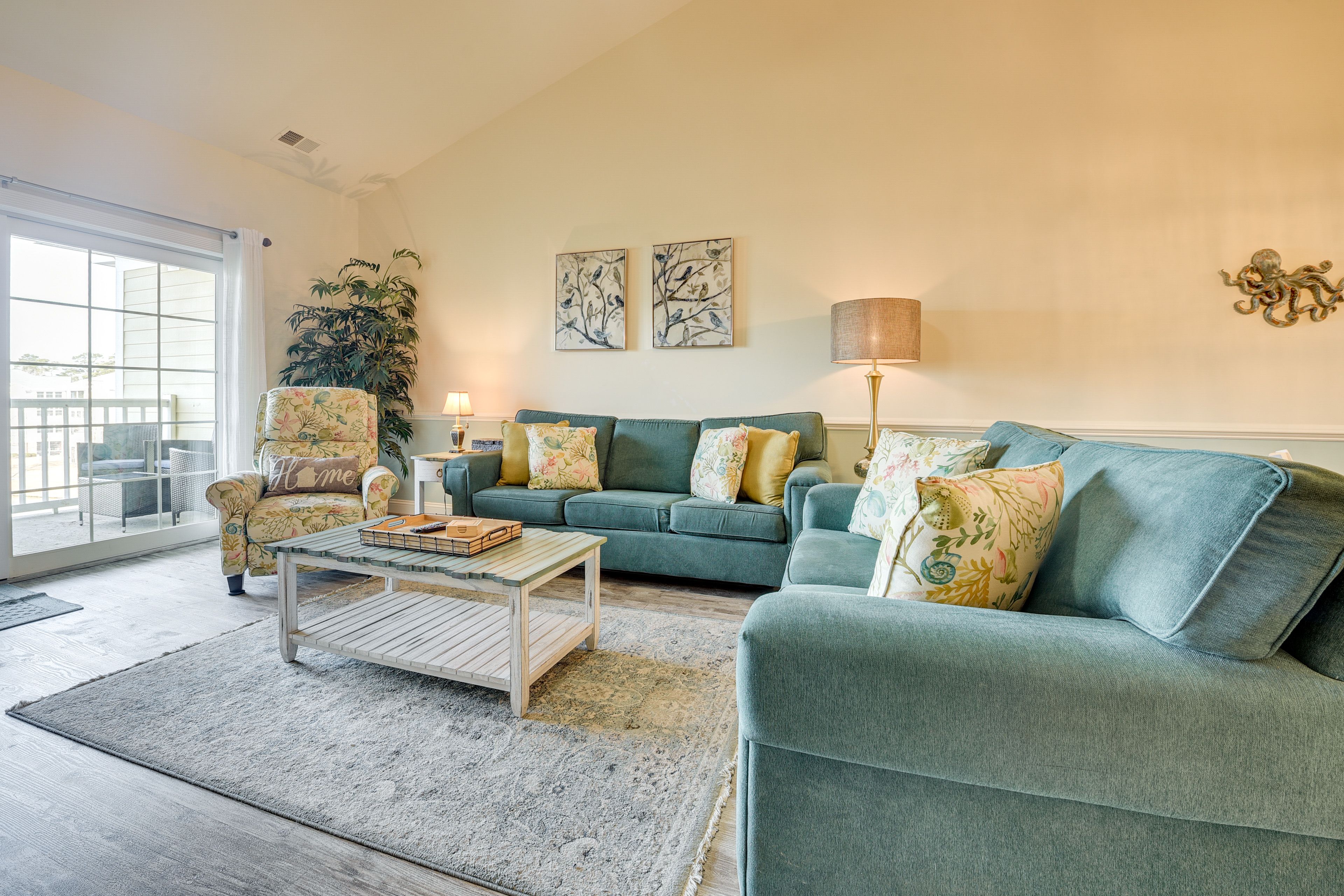 Living Room | Full Sleeper Sofa | Free WiFi