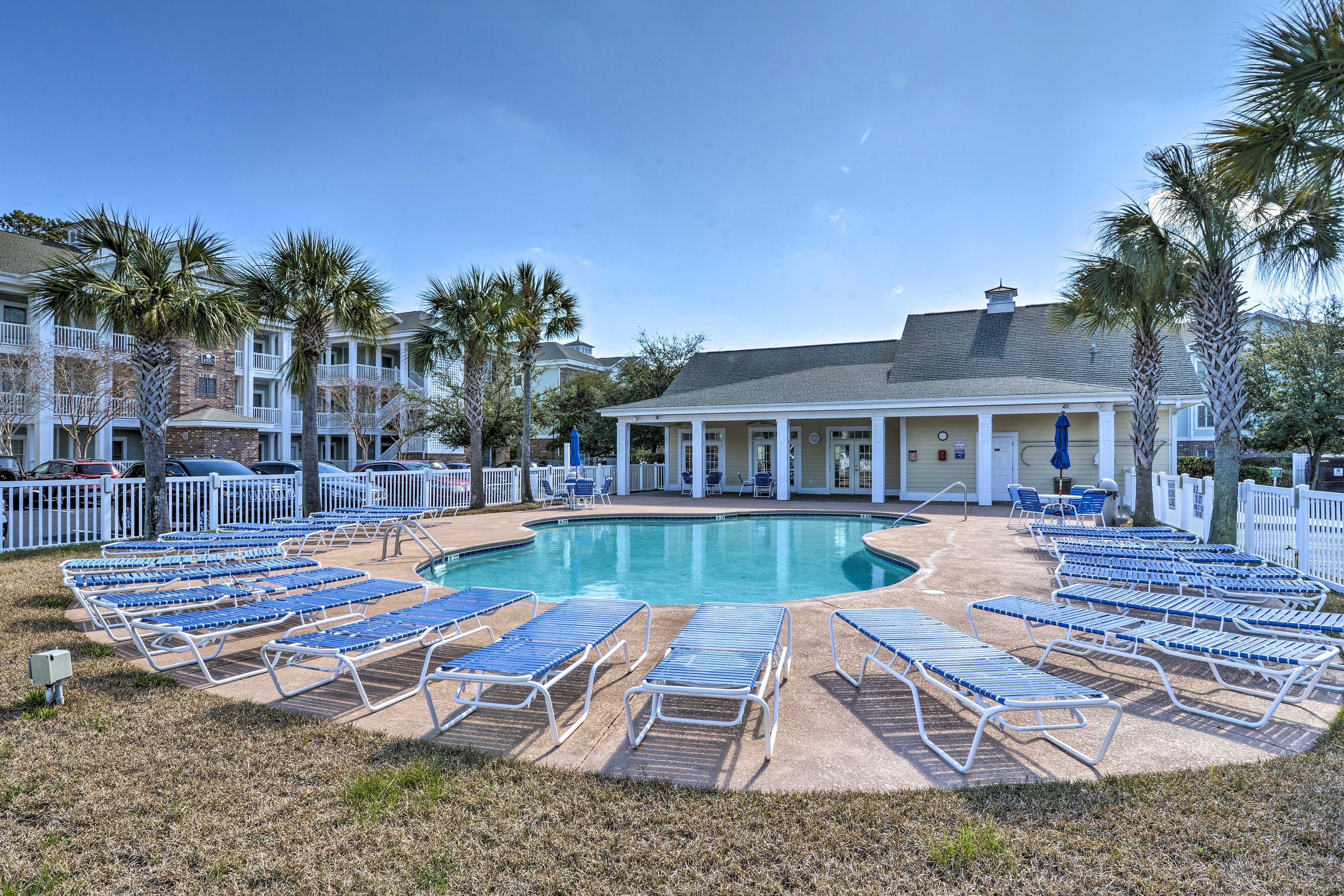 Magnolia Pointe | Community Pool | Elevator Access
