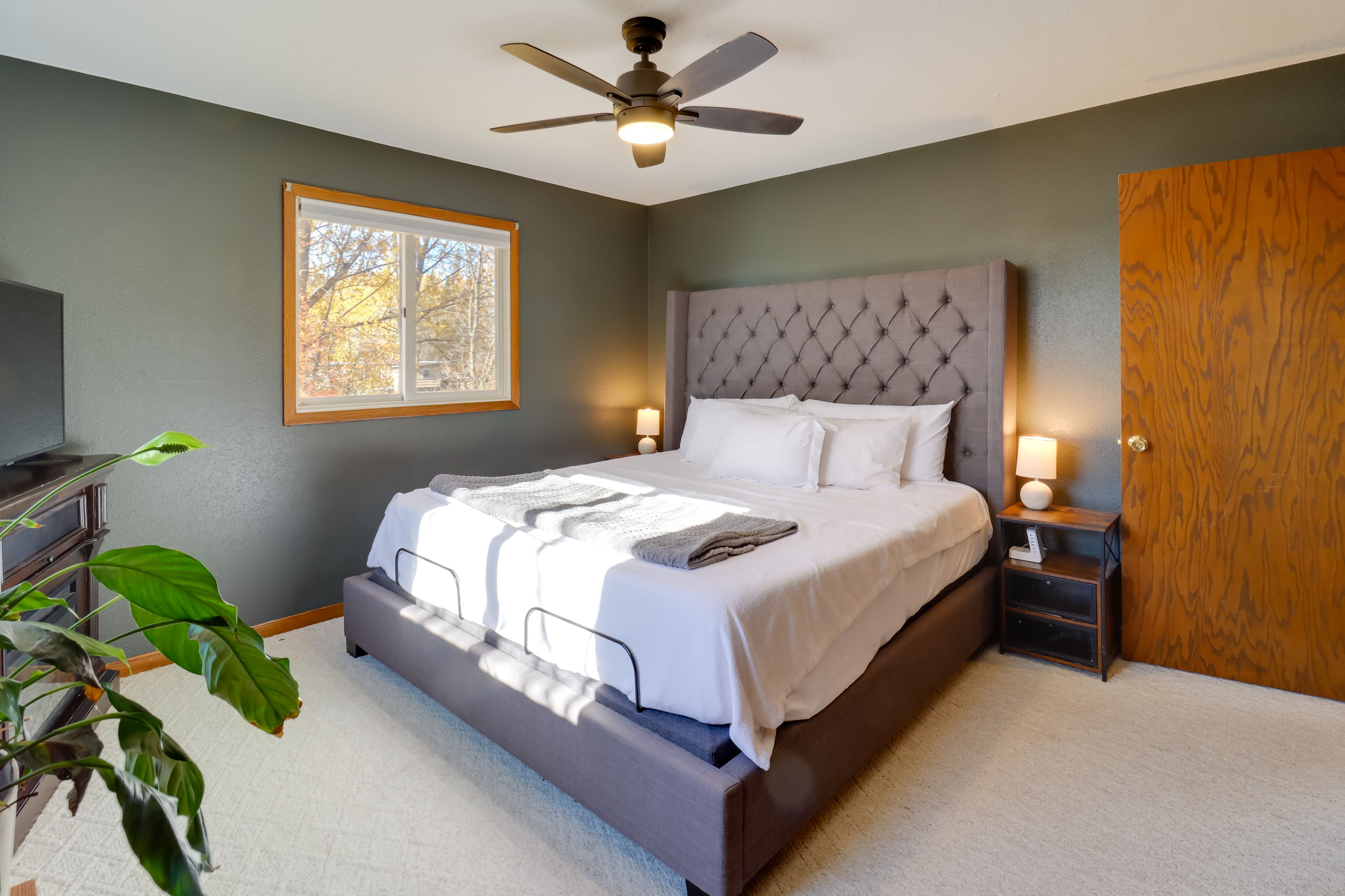 Bedroom 1 | Upper Level | King Bed | Linens Provided