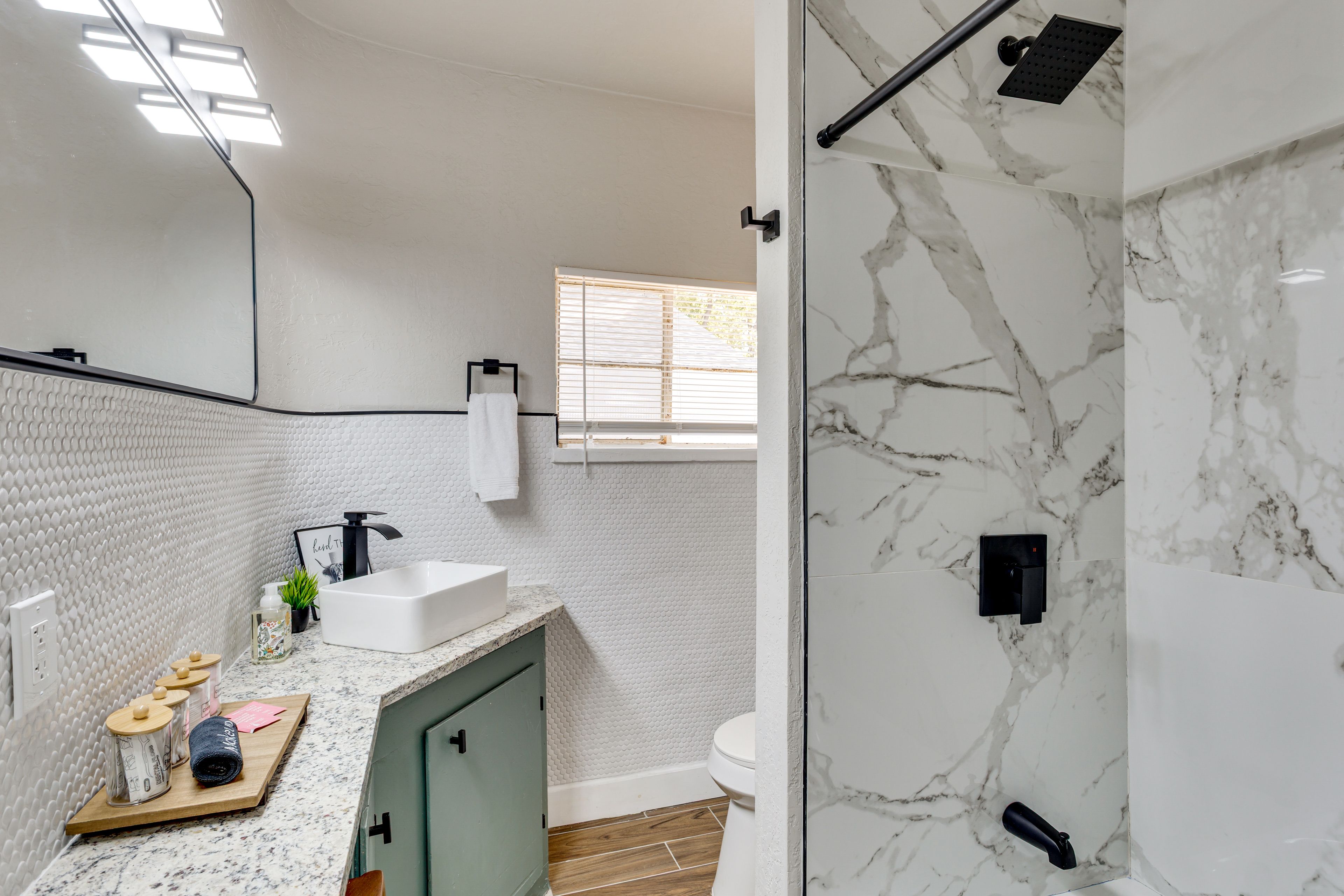 Full Bathroom | Towels Provided