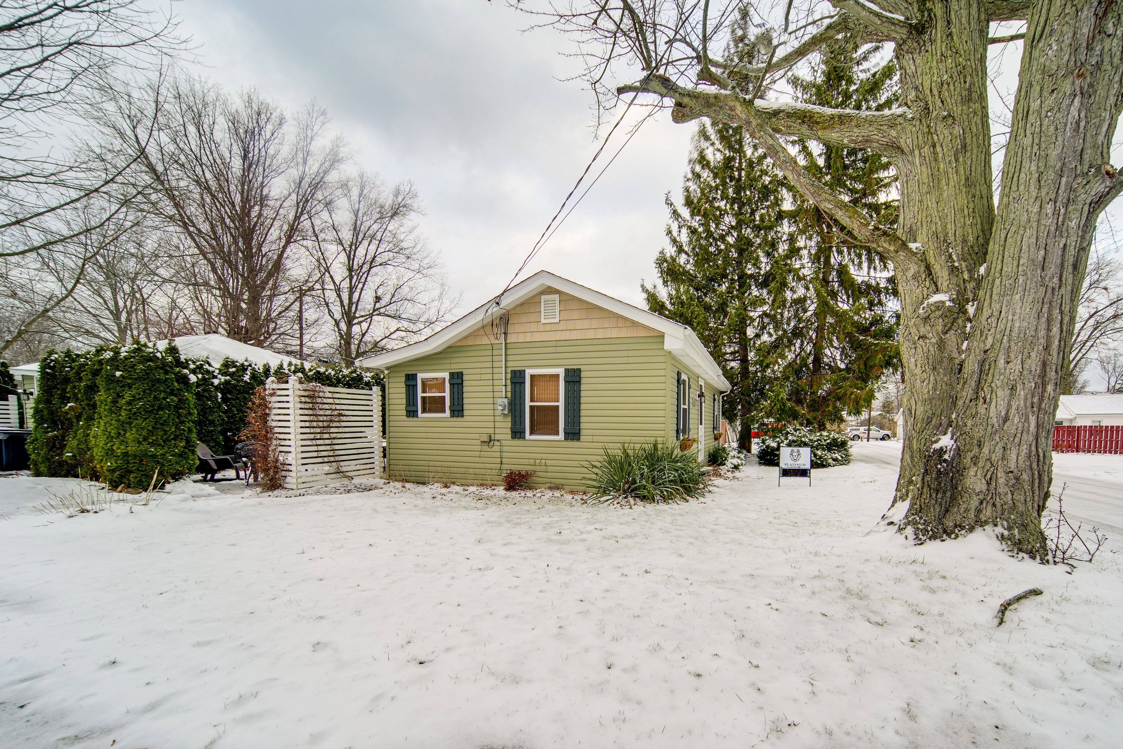 Home Exterior | Parking | Driveway (3 Vehicles) | RV Parking