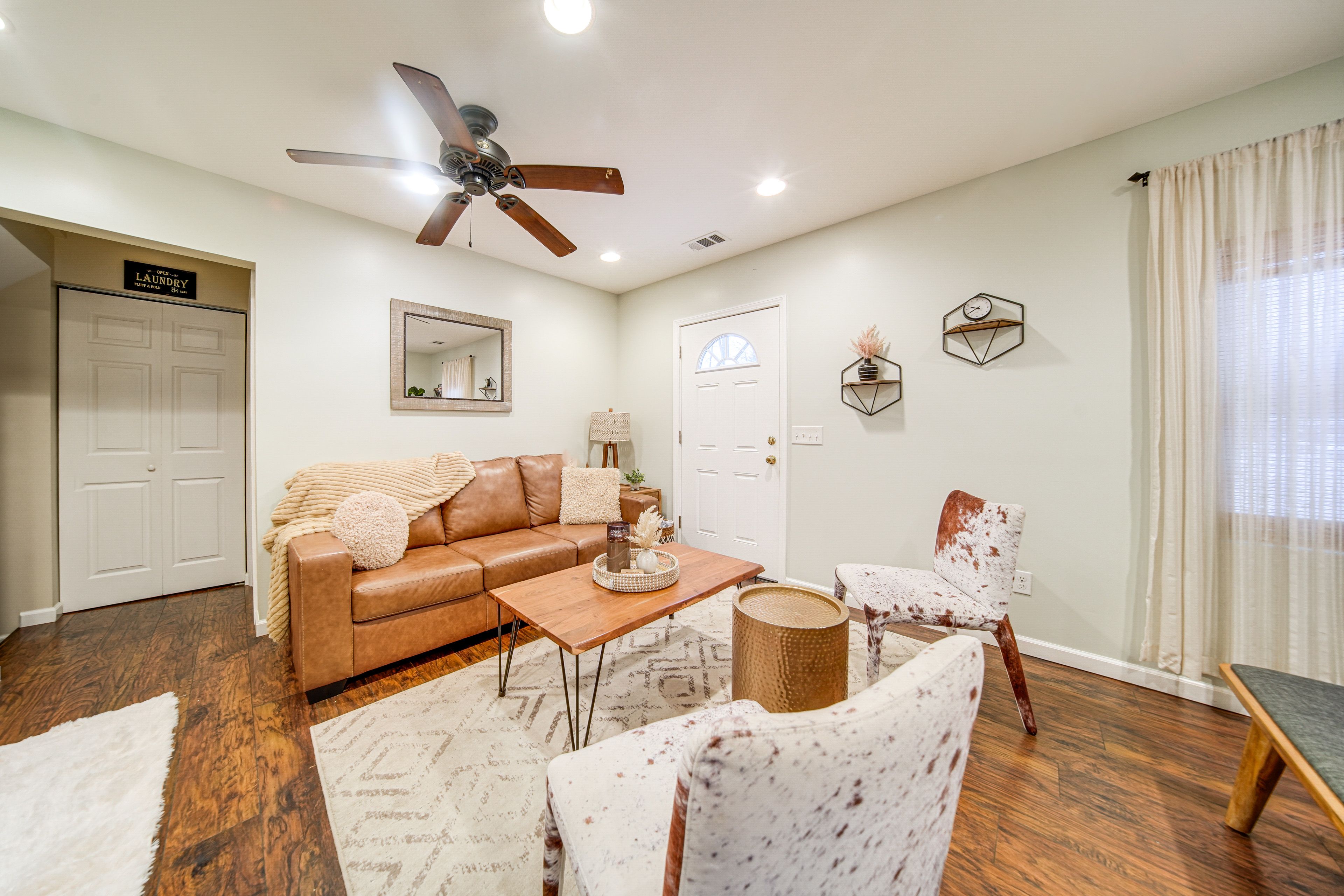 Living Room | Free WiFi | Central A/C & Heat