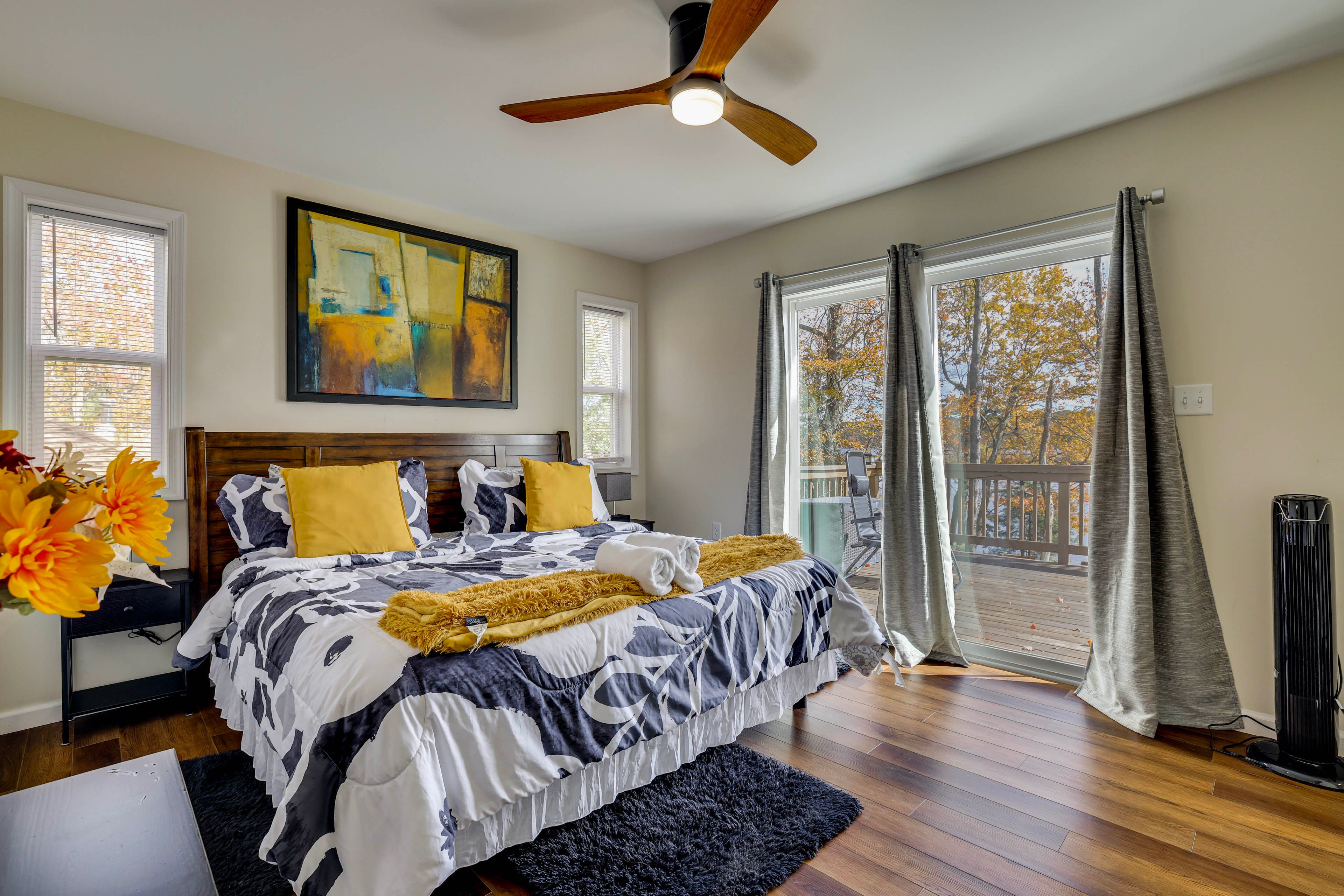 Bedroom 1 | King Bed | Linens | Main Level