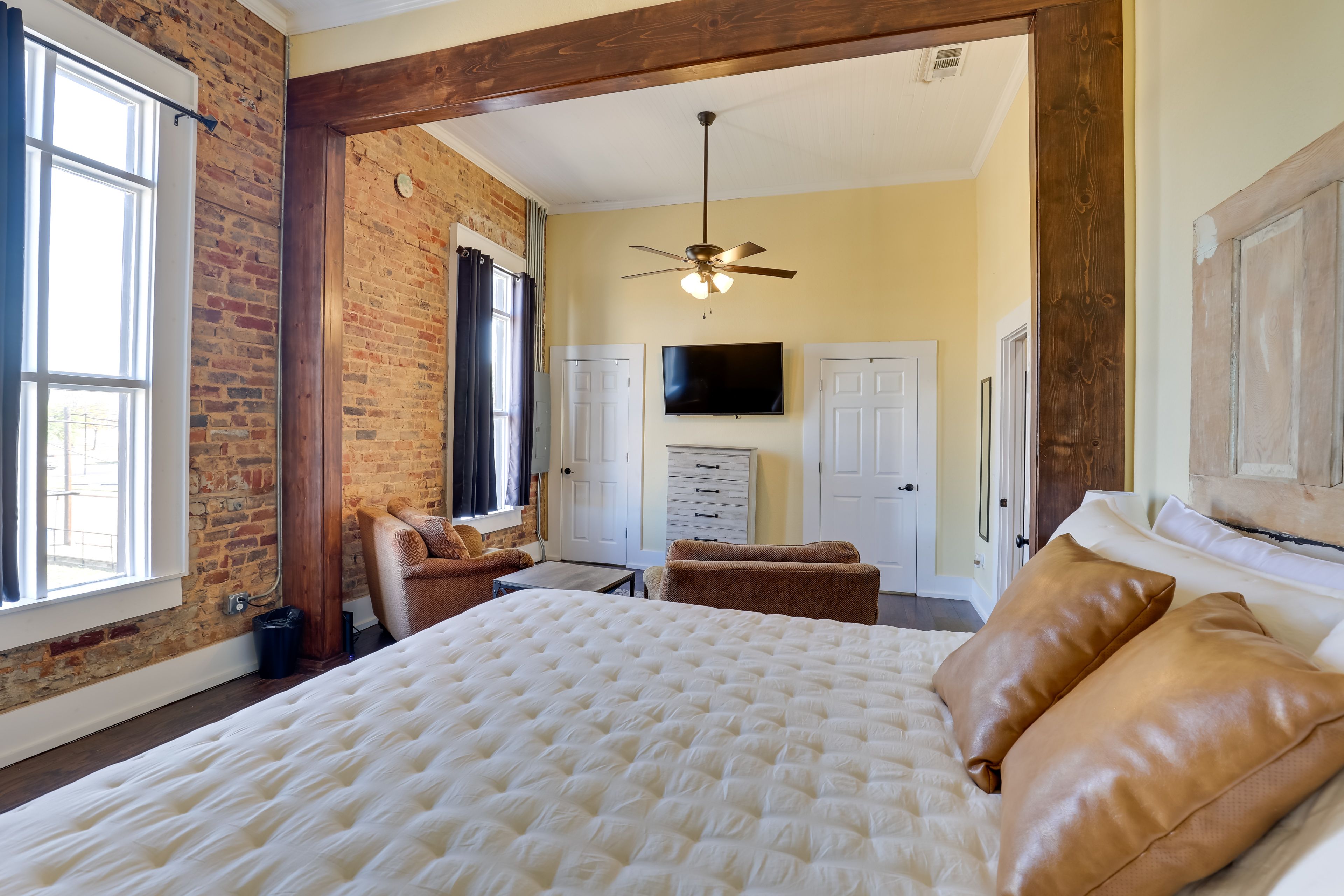 Bedroom | King Bed | Smart TV