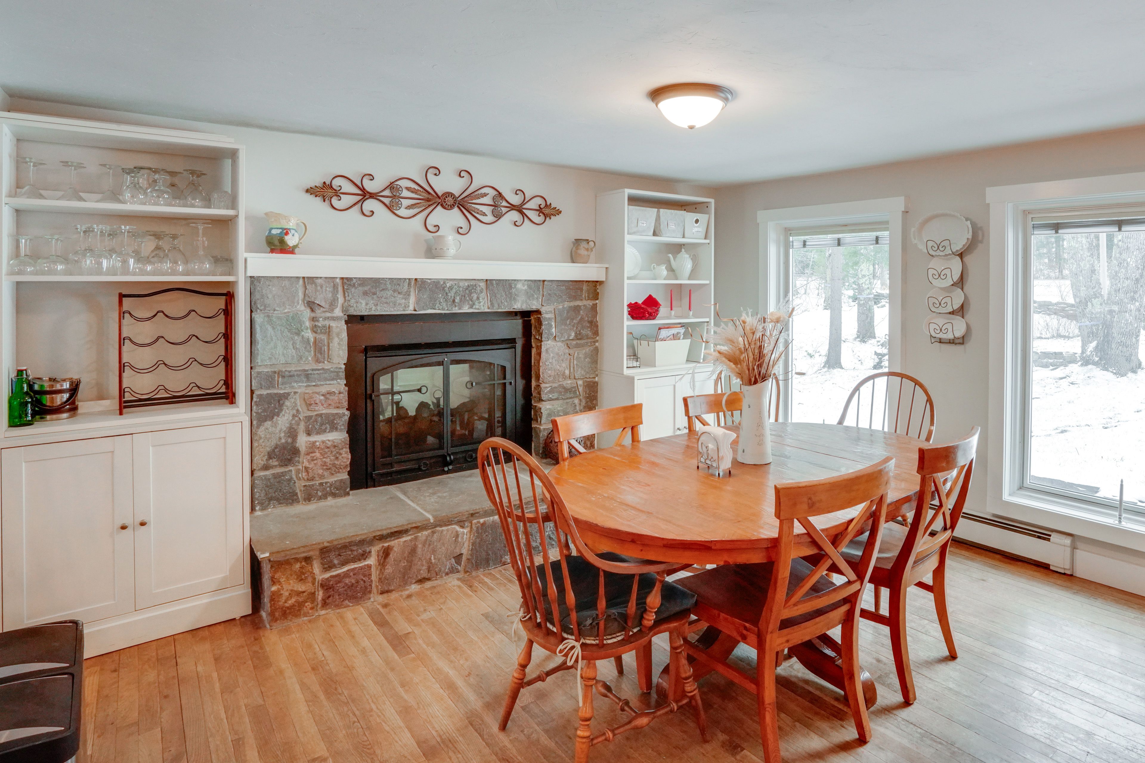 Dining Area | Main Level | Dishware/Flatware | Fireplace