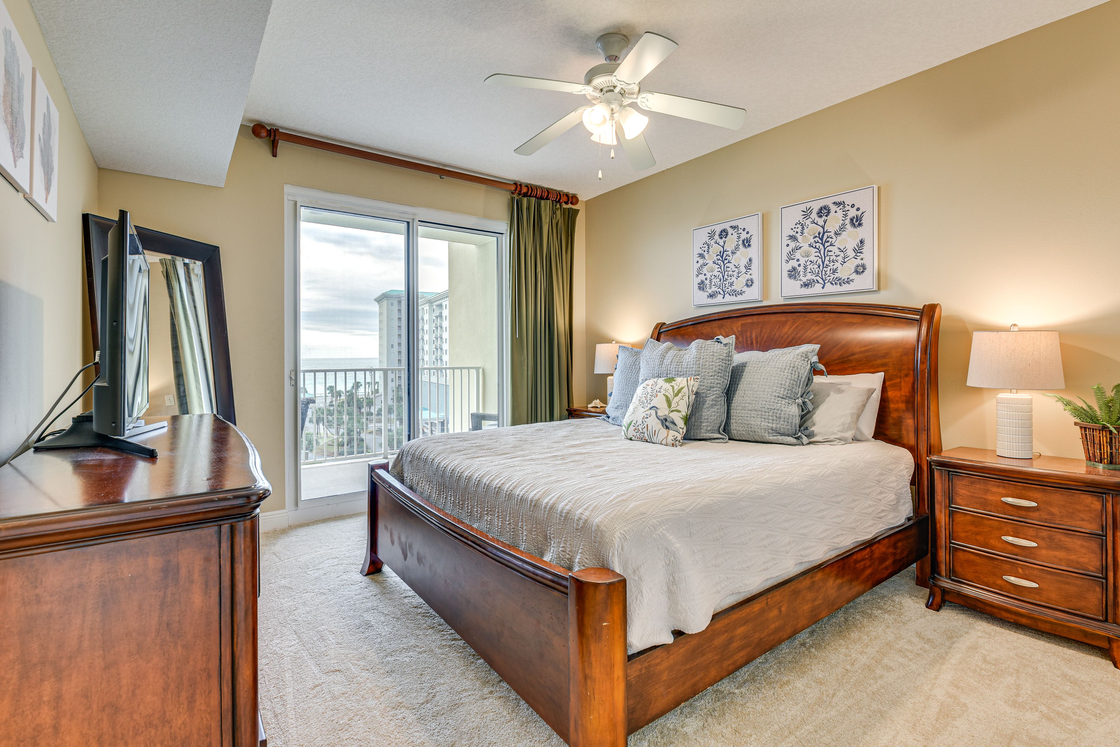 Bedroom 1 | King Bed | Linens Provided