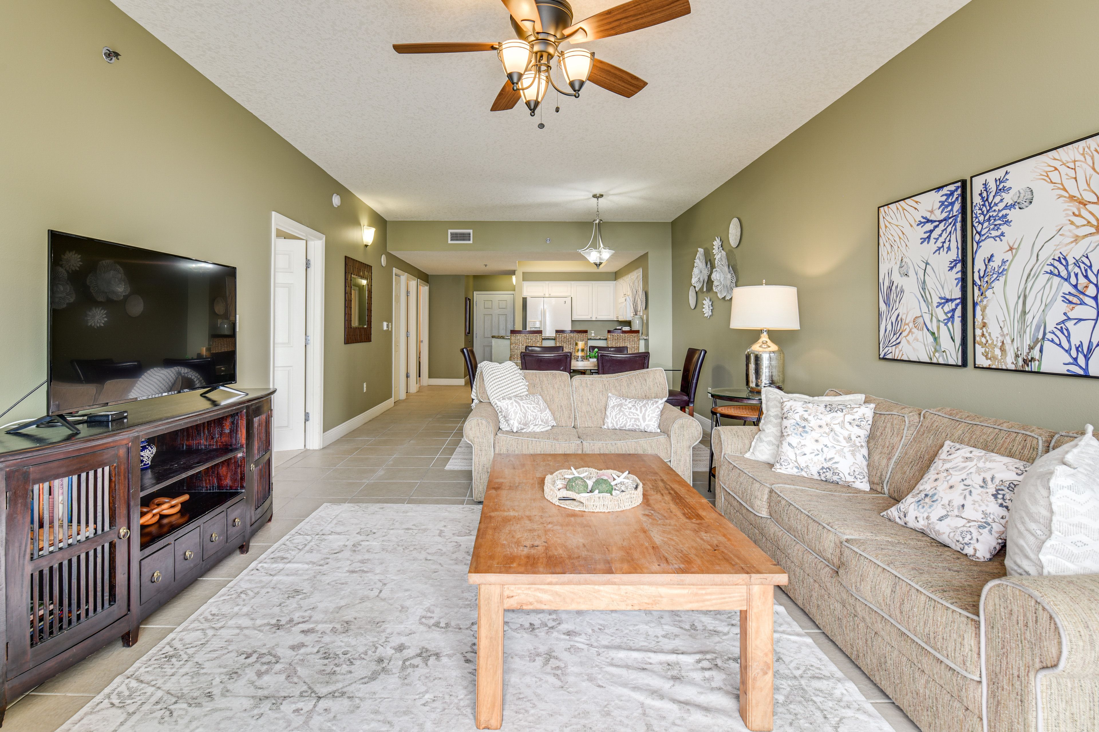 Living Room | Free WiFi | Smart TV