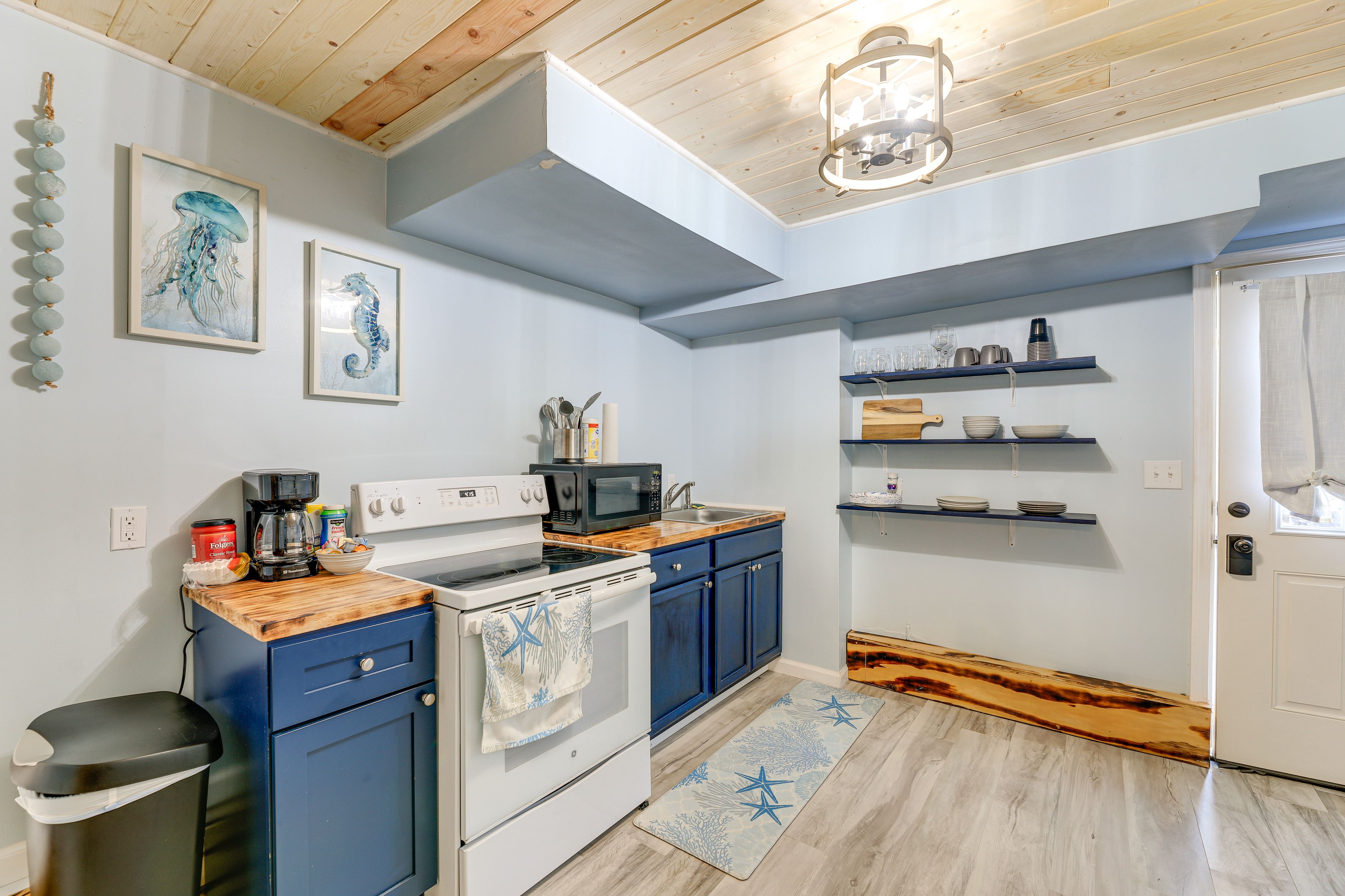 Newport Vacation Rental | 1BR | 1BA | Step-Free Access | 1,000 Sq Ft