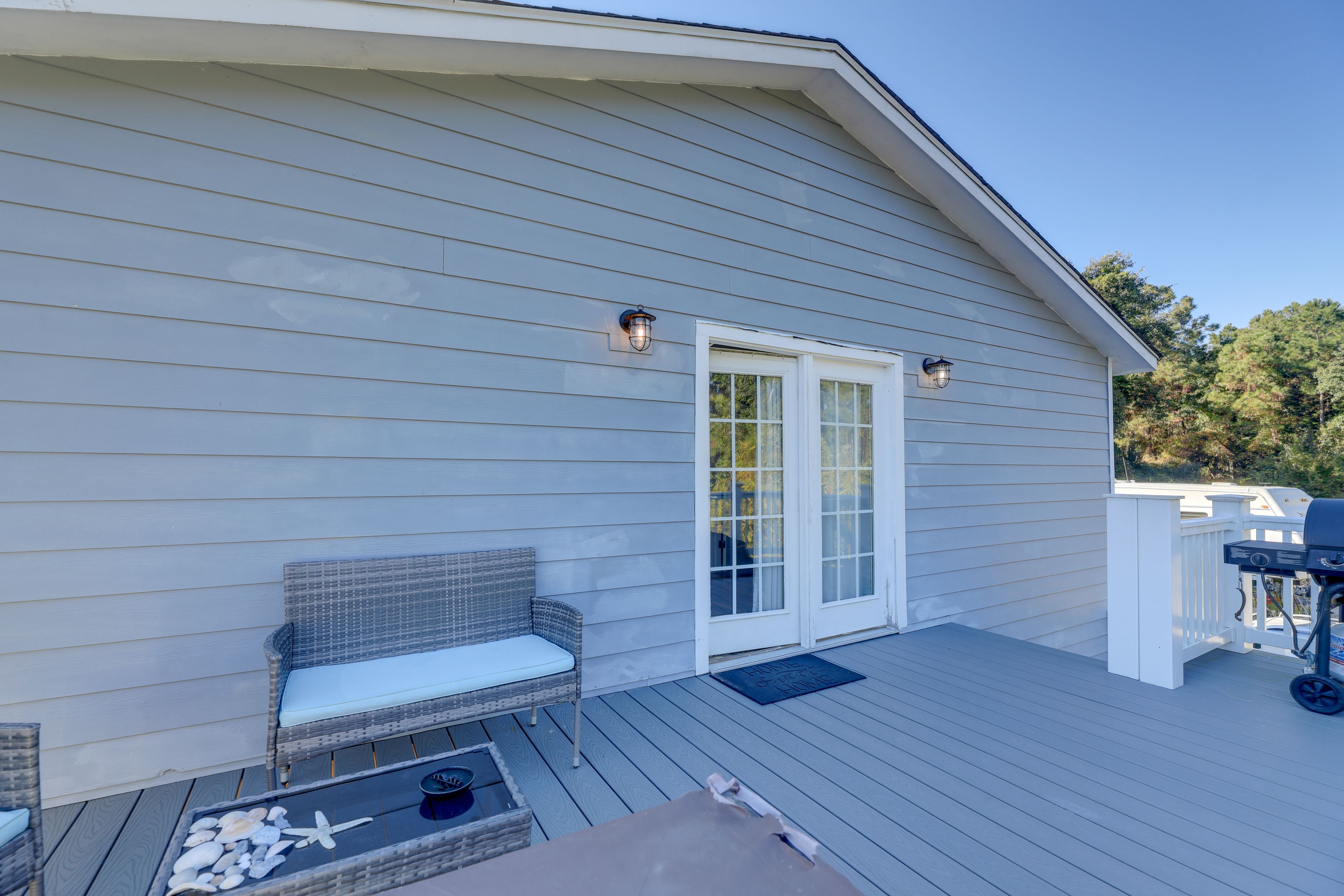 Deck | Gas & Charcoal Grills | Lounge Seating