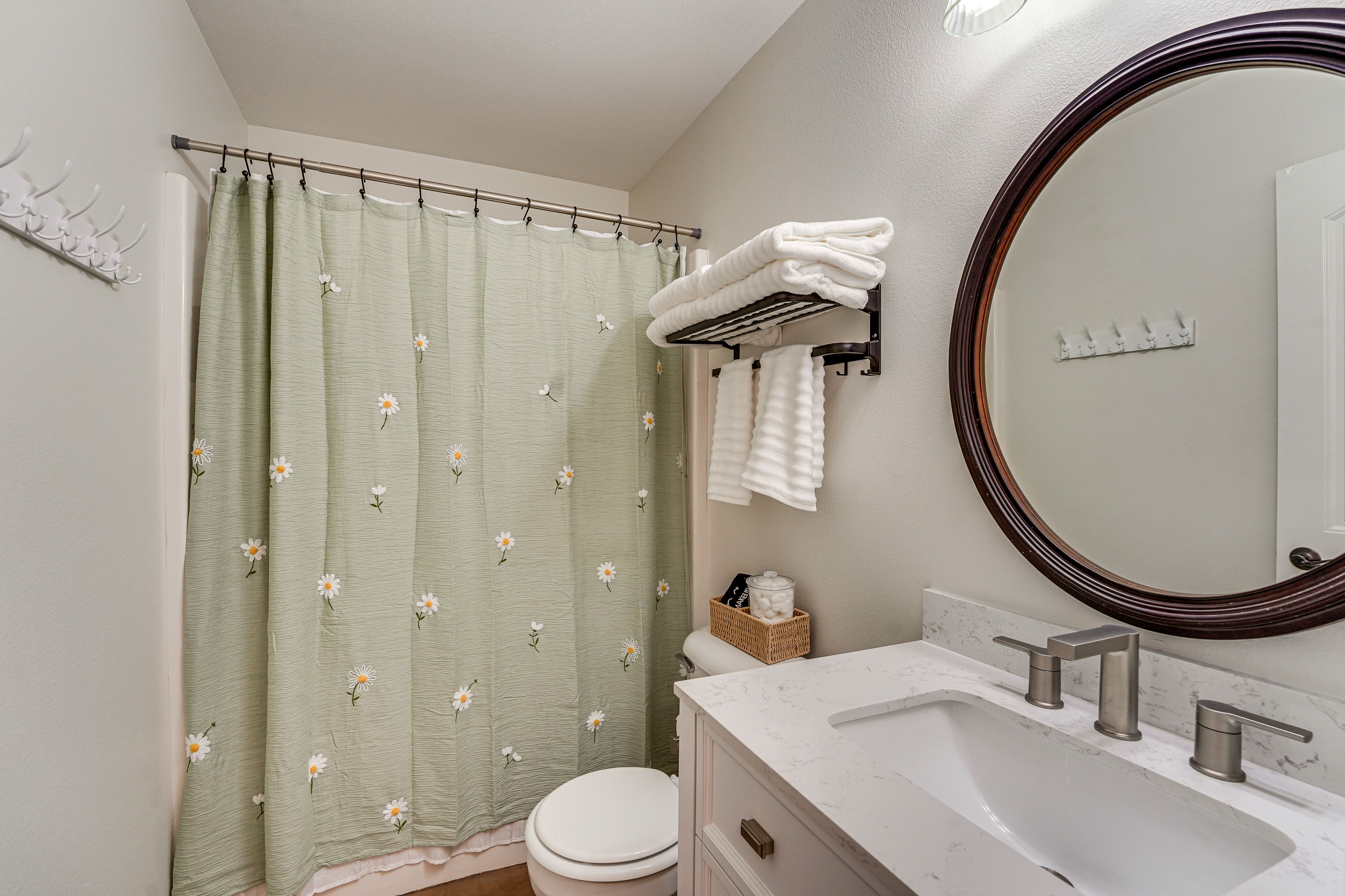Full Bathroom | 2nd Floor | Complimentary Toiletries