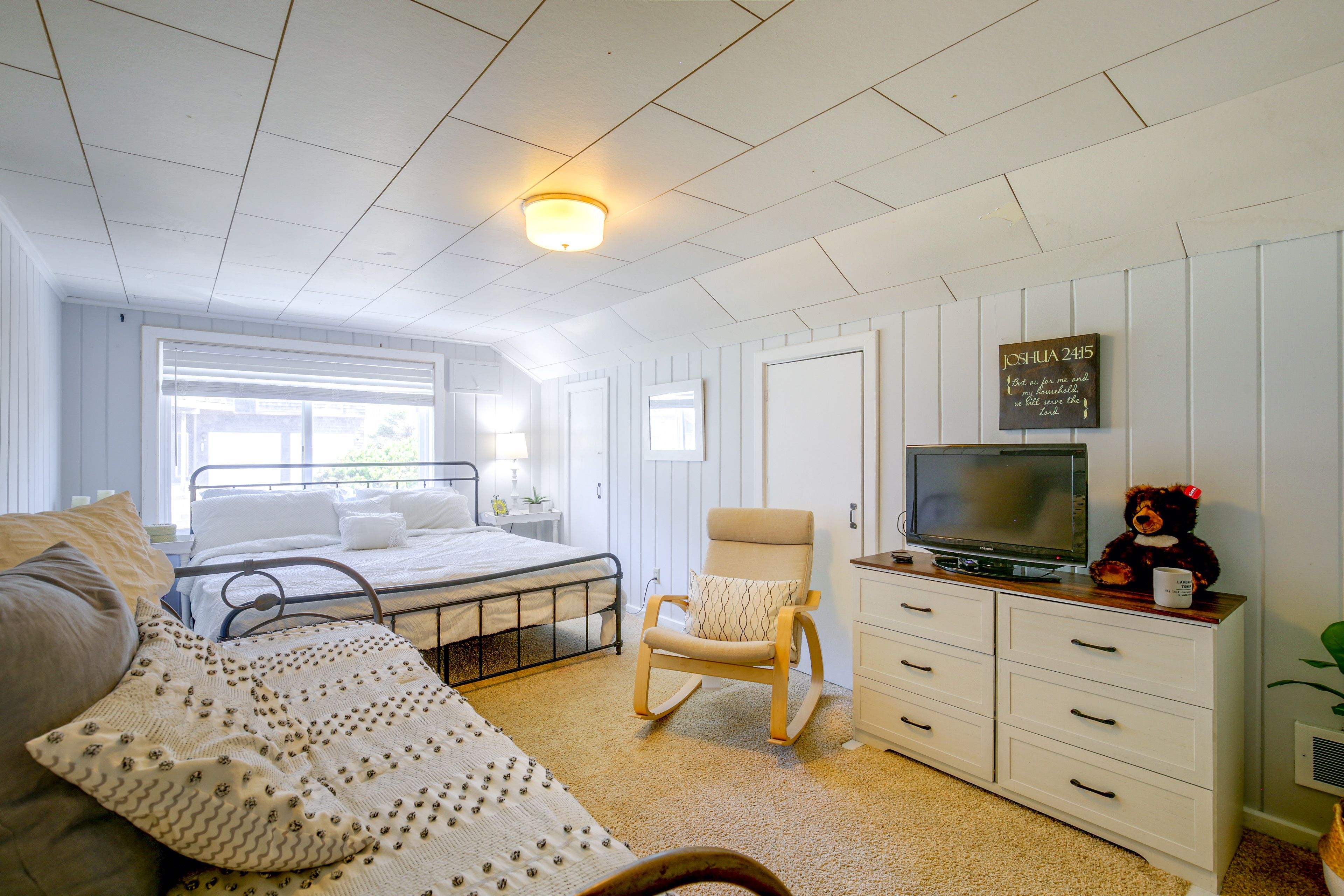 Bedroom 2 | King Bed | Twin Daybed w/ Twin Trundle Bed