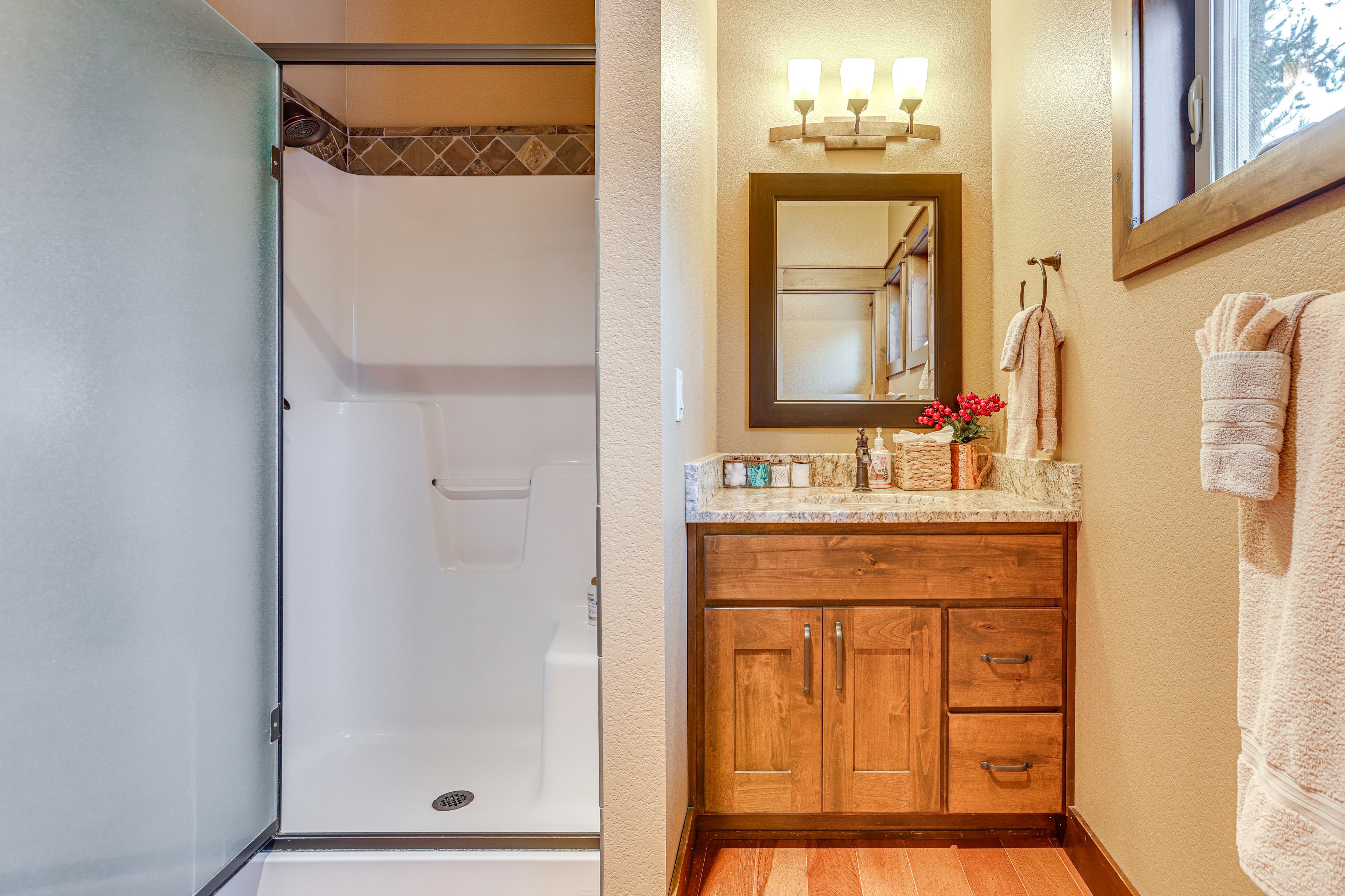 Full Bathroom | 1st Floor